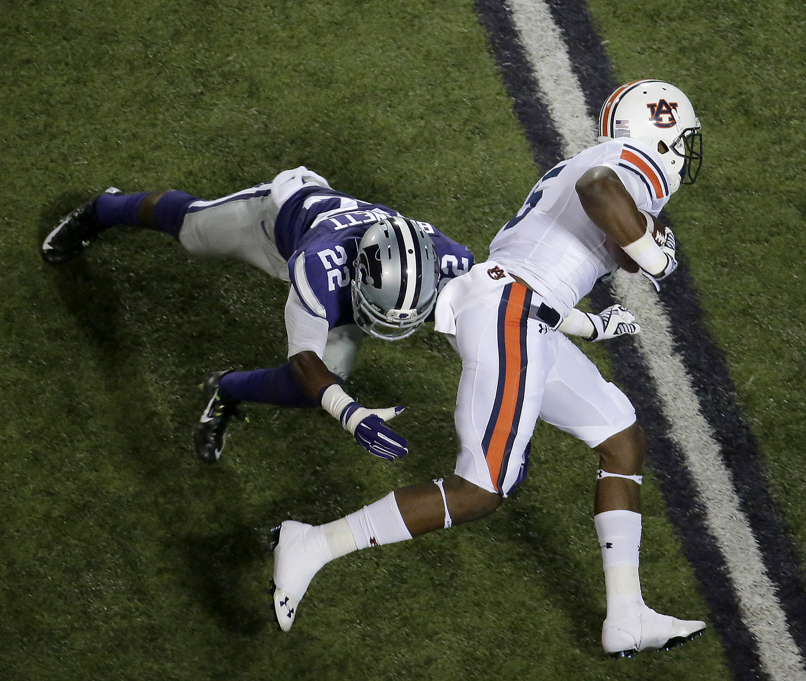 No. 5 Auburn holds off No. 20 K-State, 20-14