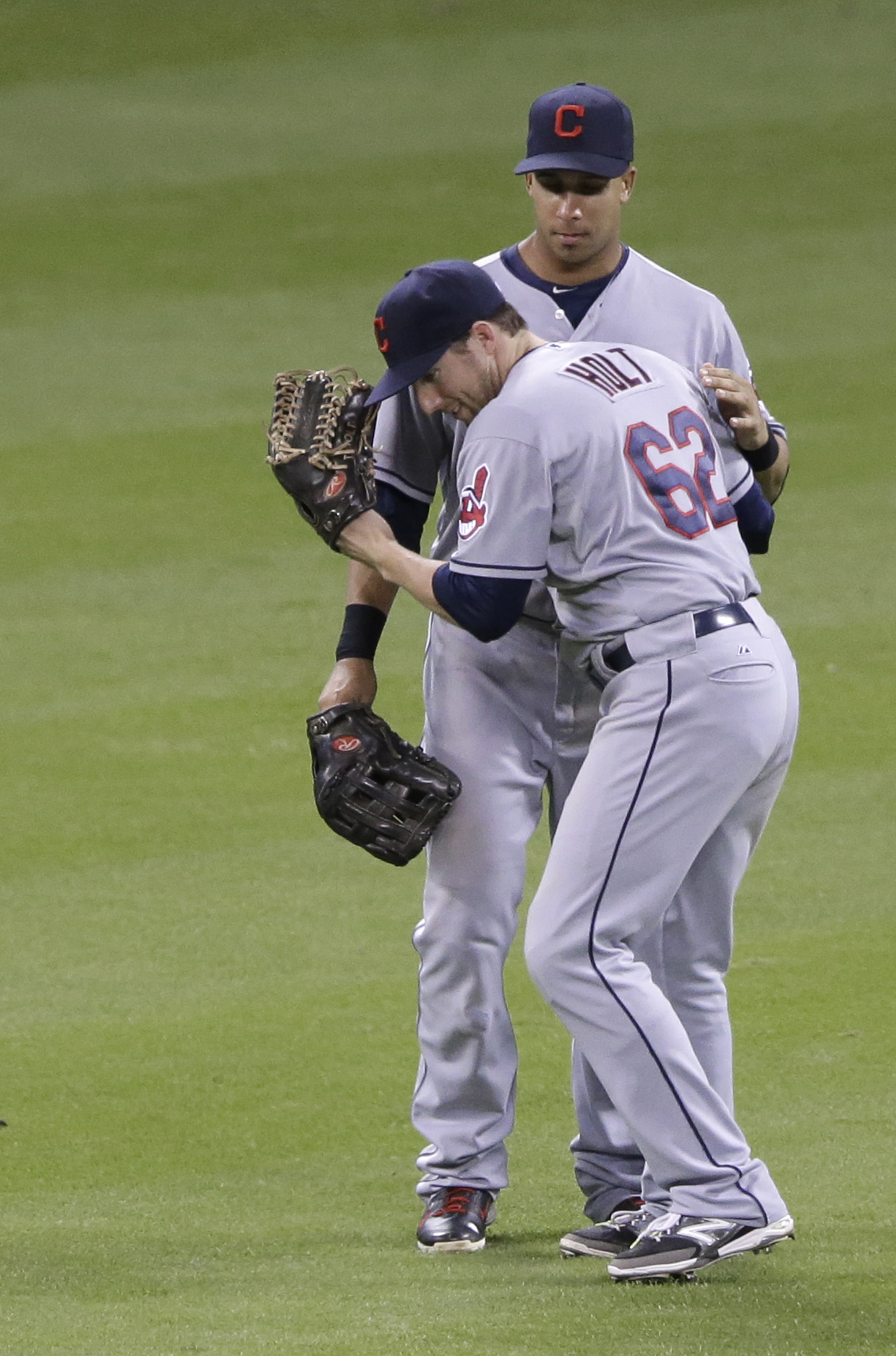 Aviles sac fly lifts Indians over Astros in 13