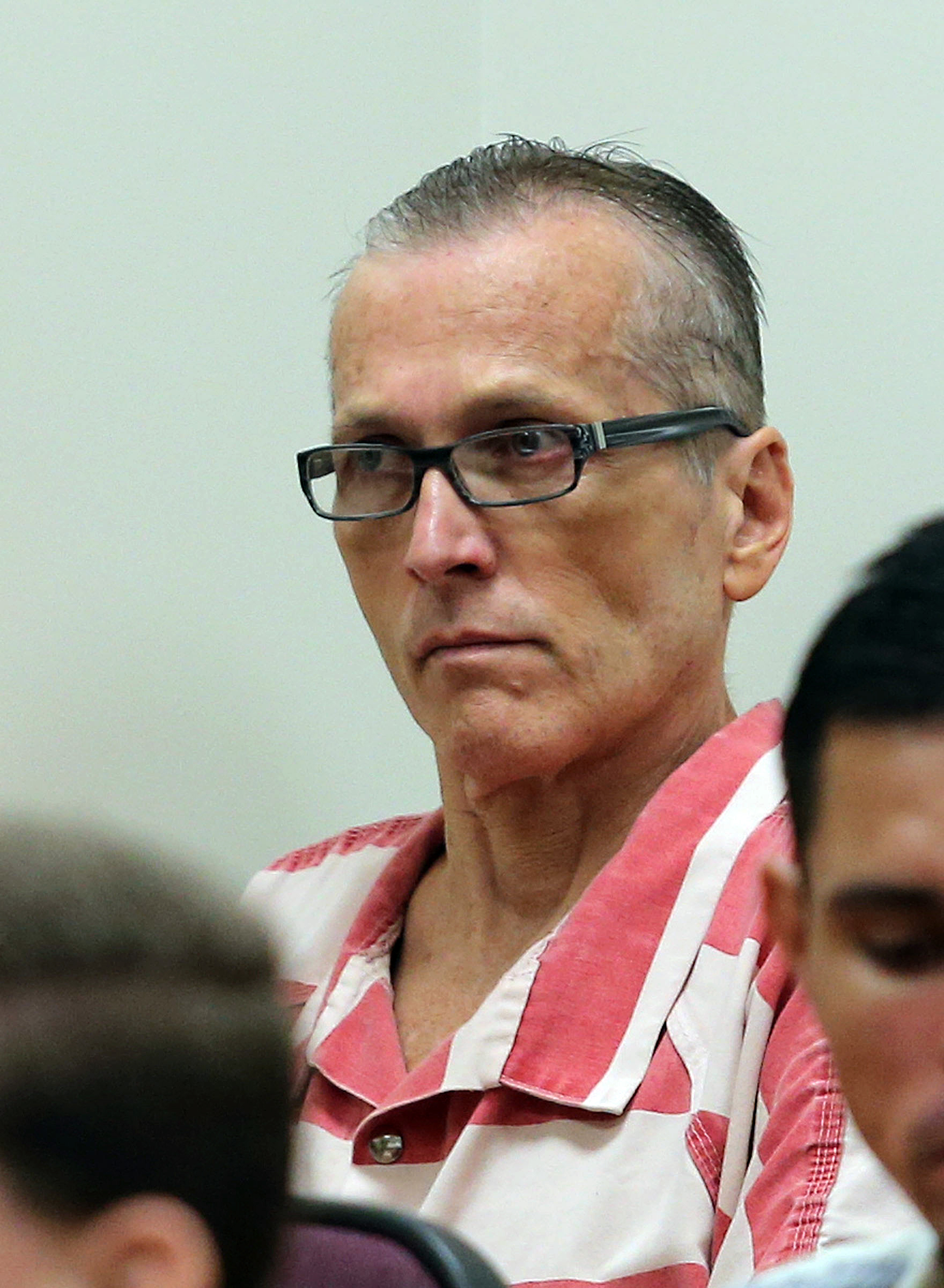 Police leaning toward suicide as cause of ex-doctor's prison death ...