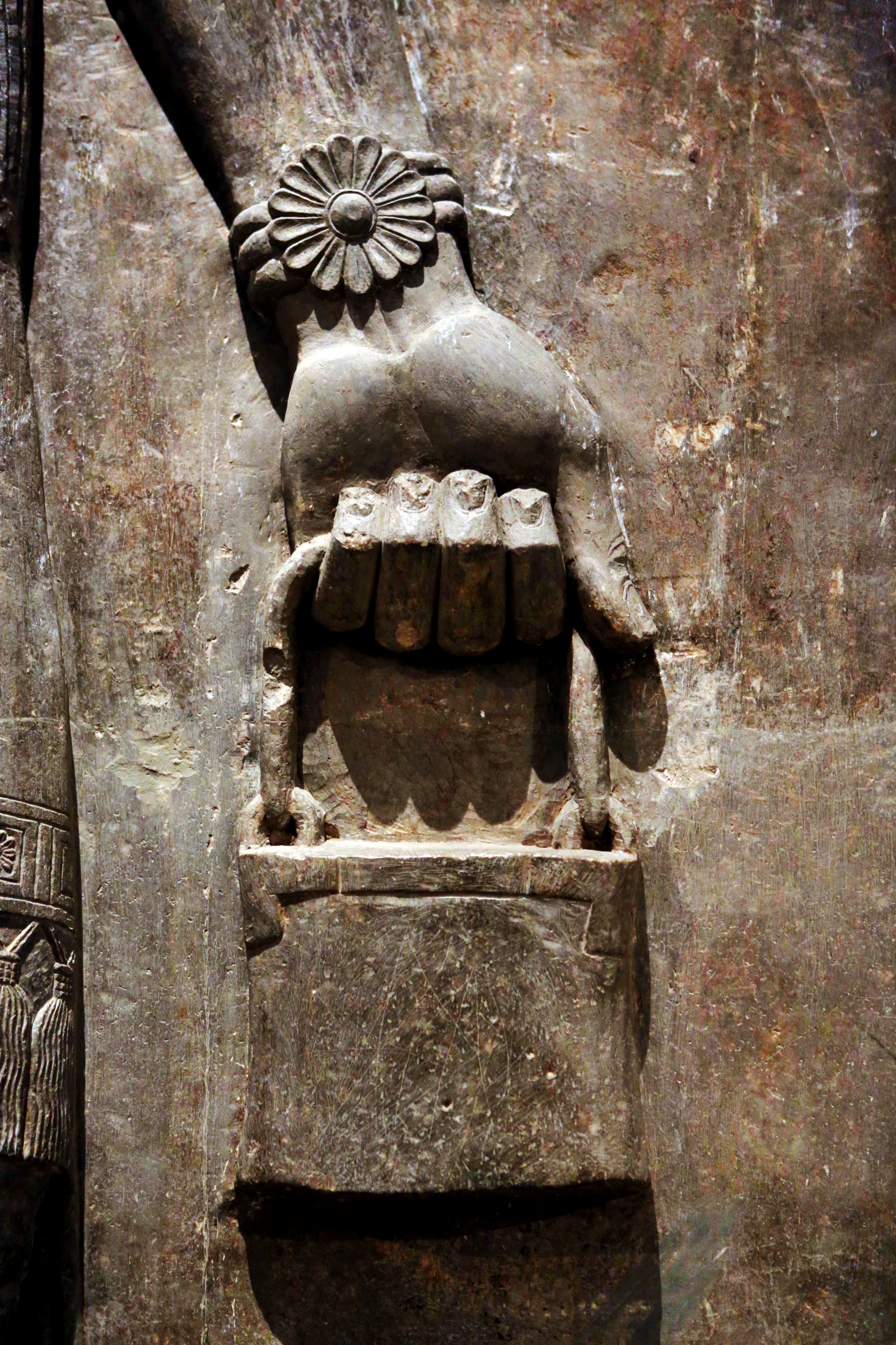 Militants threaten ancient sites in Iraq, Syria