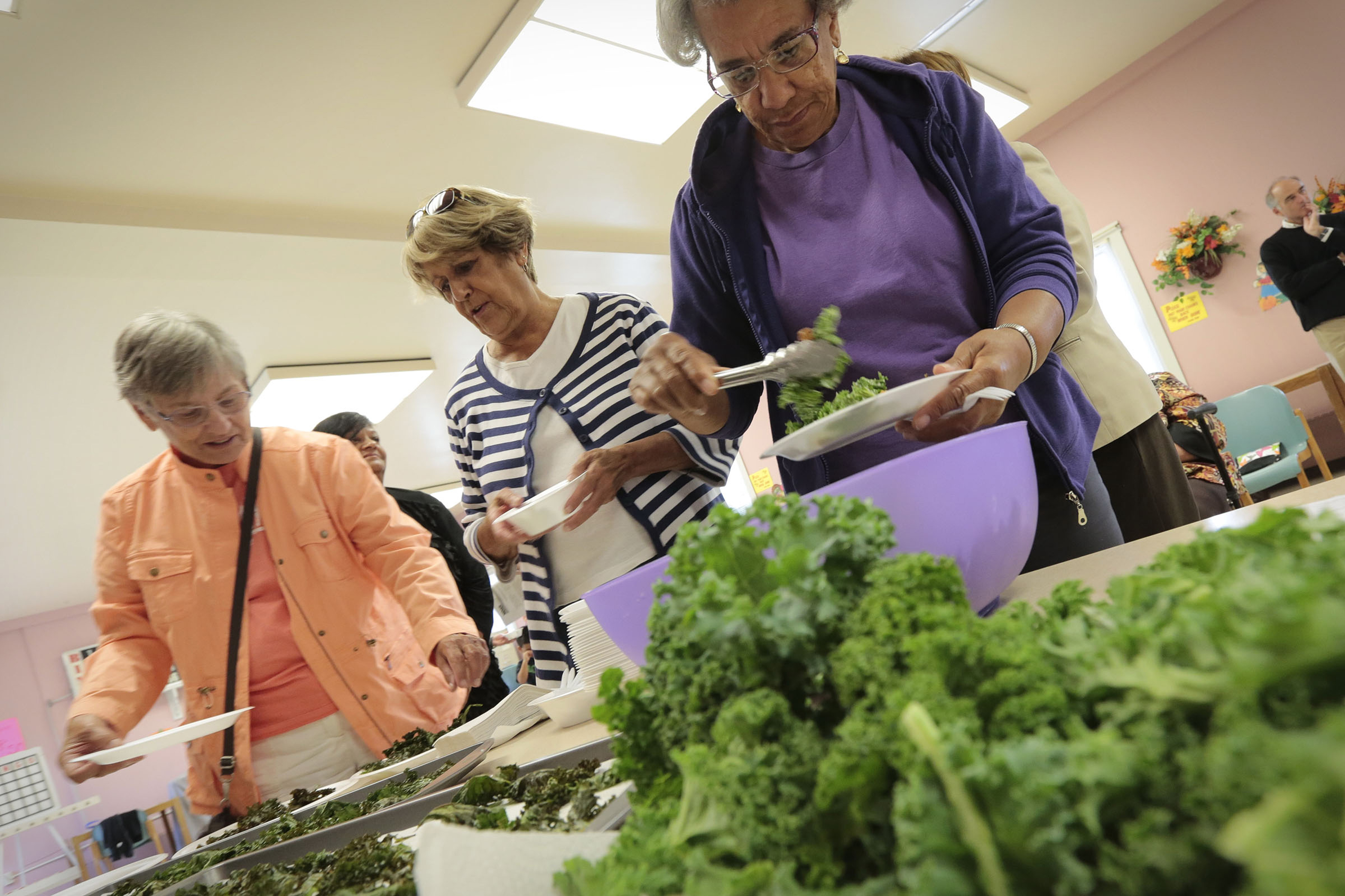 New Bedford seniors learn to make nutritious meals