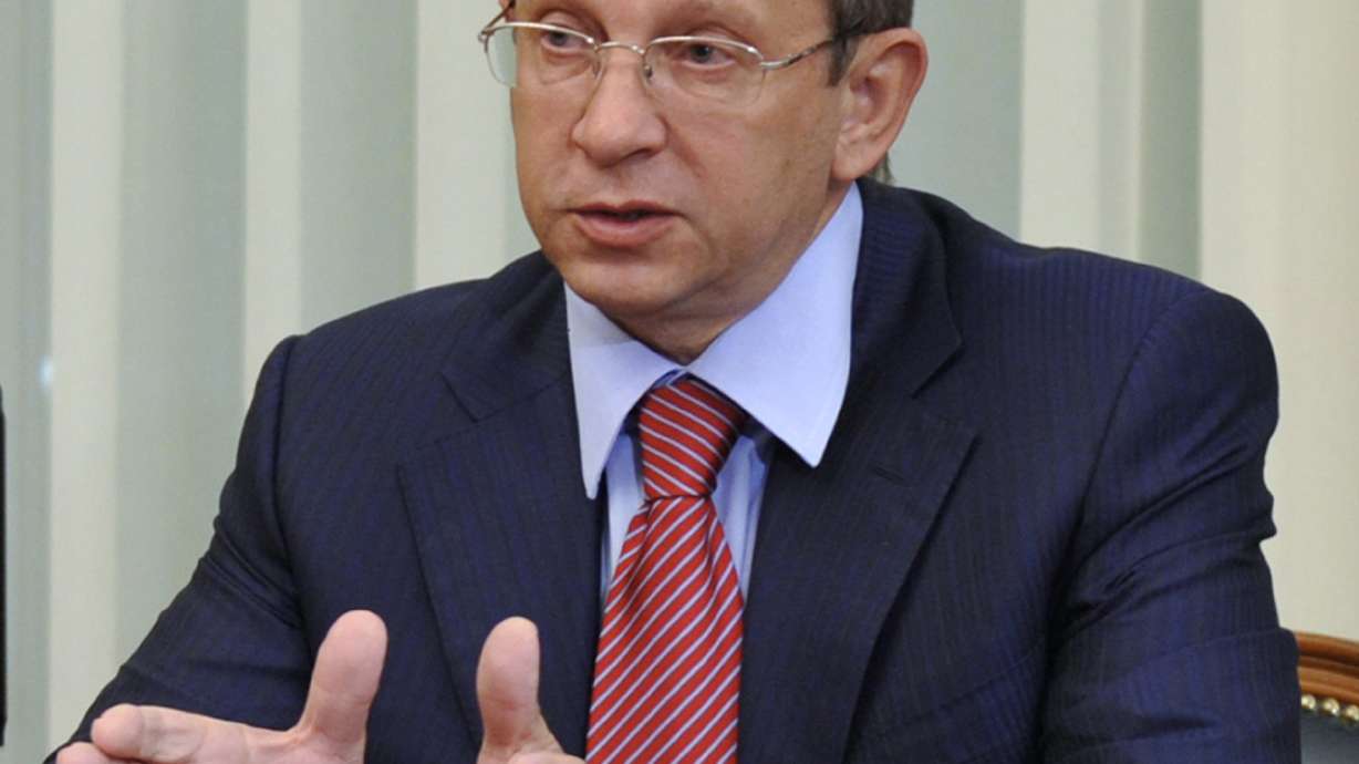 Russian investigators deny billionaire's release