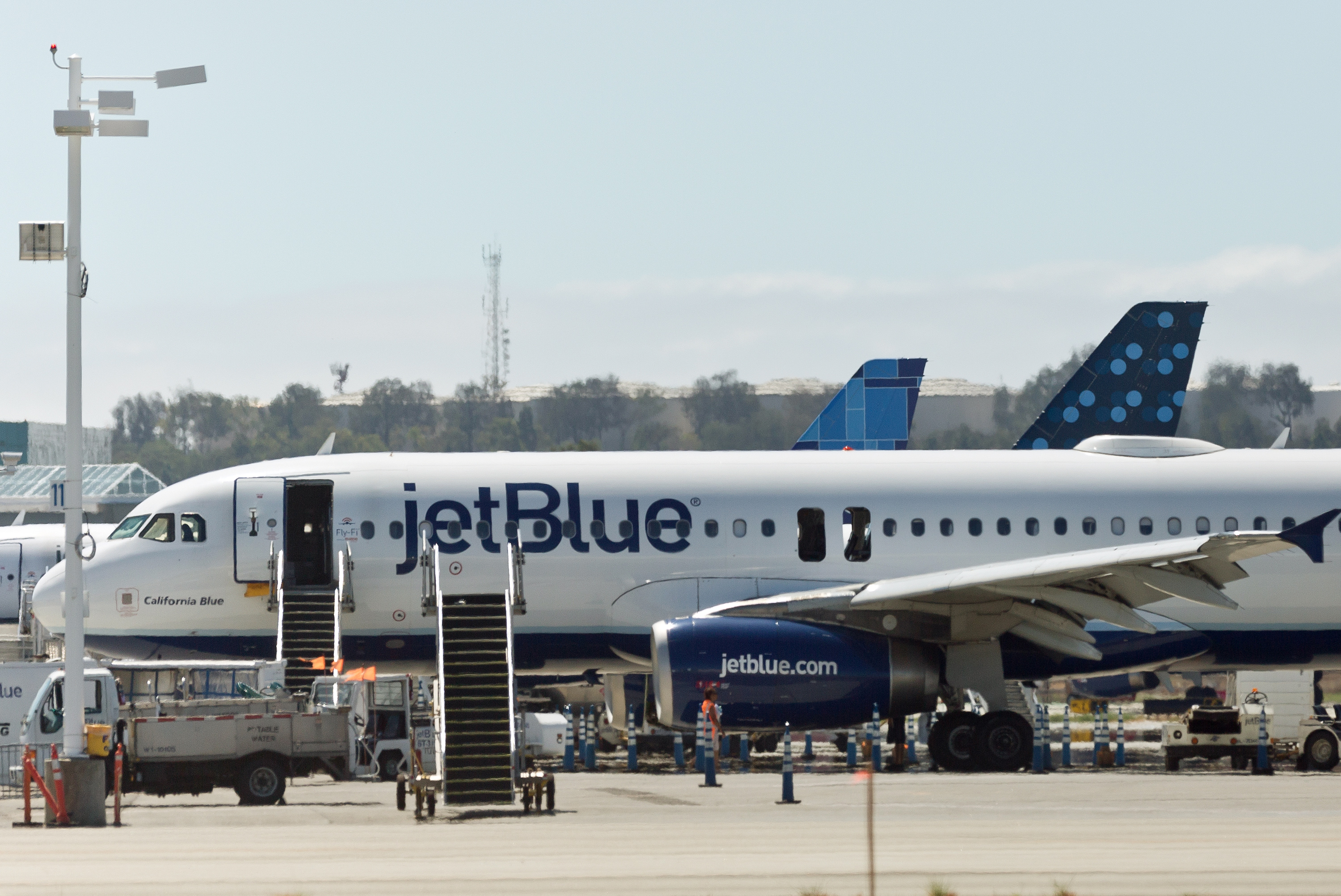 JetBlue's trial approach: Will train novices to be pilots | KSL.com