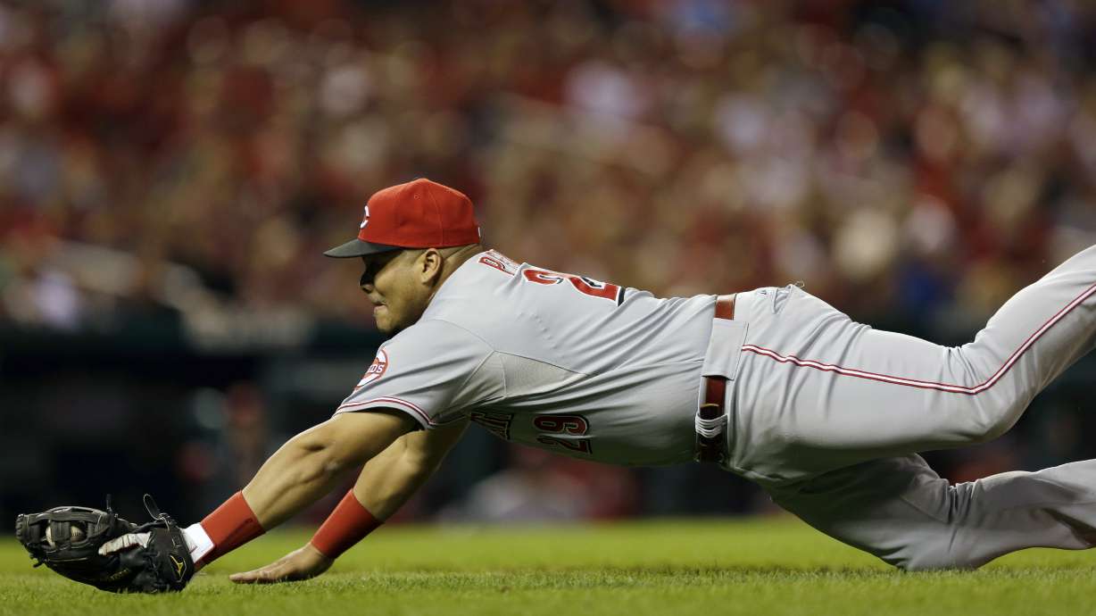 Cardinals beat Reds 2-1, stay 2 1-2 up in Central