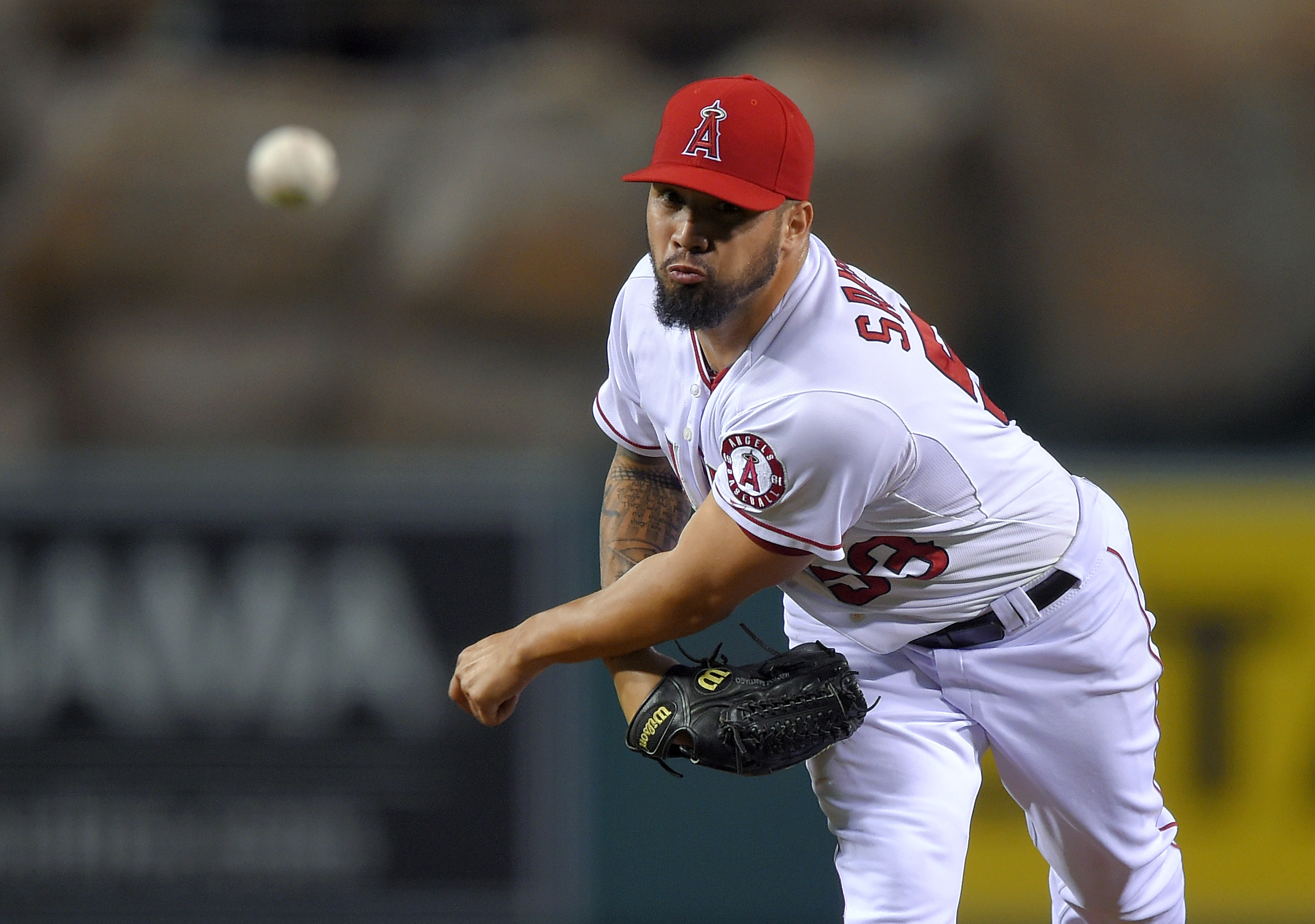 Rangers win 7th straight, rout AL-best Angels 12-3