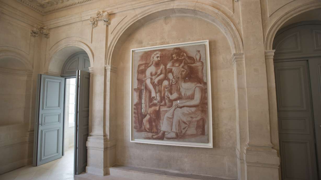 'Nearly empty' Picasso museum open in Paris