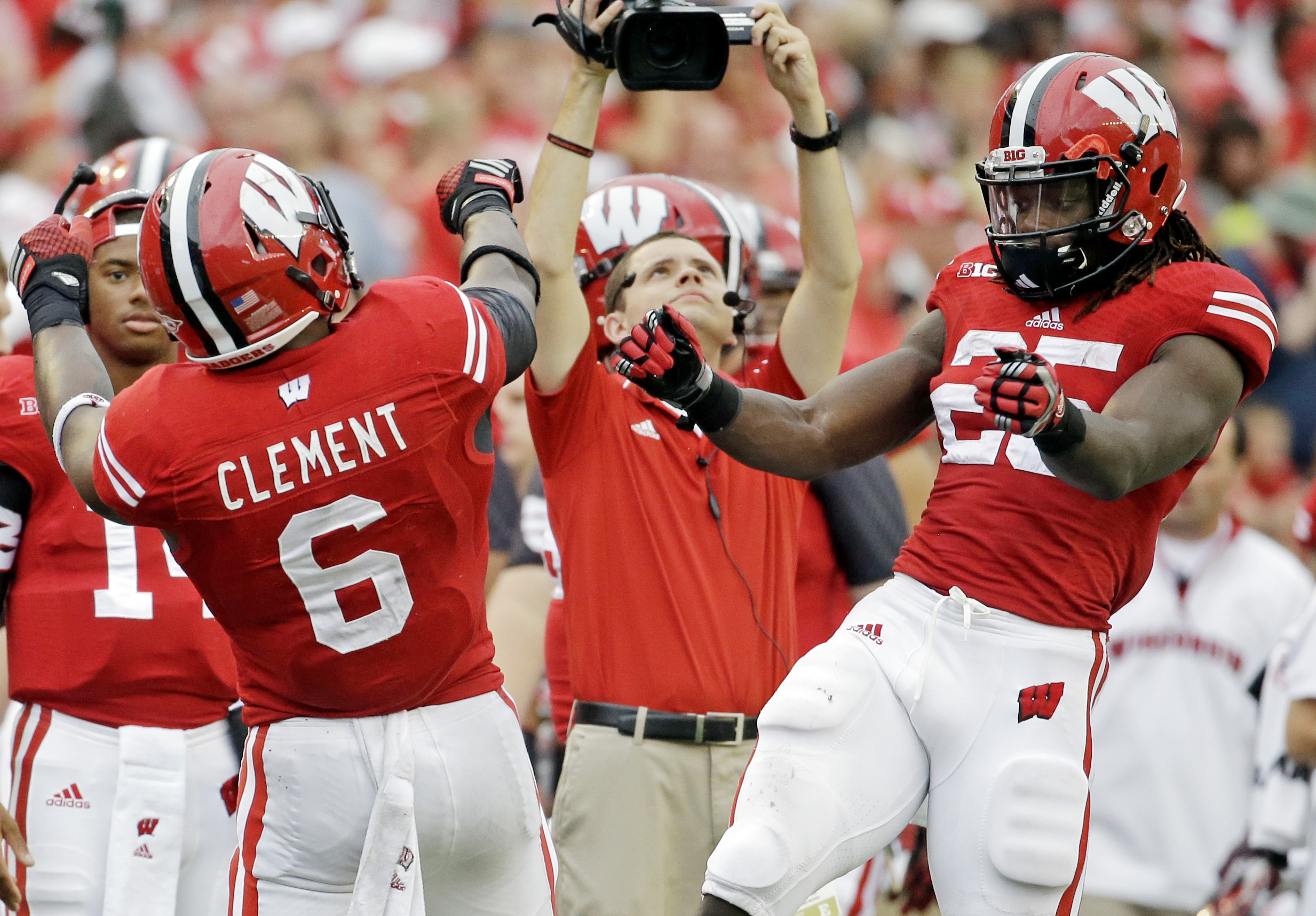 Gordon, No. 19 Badgers trample Bowling Green