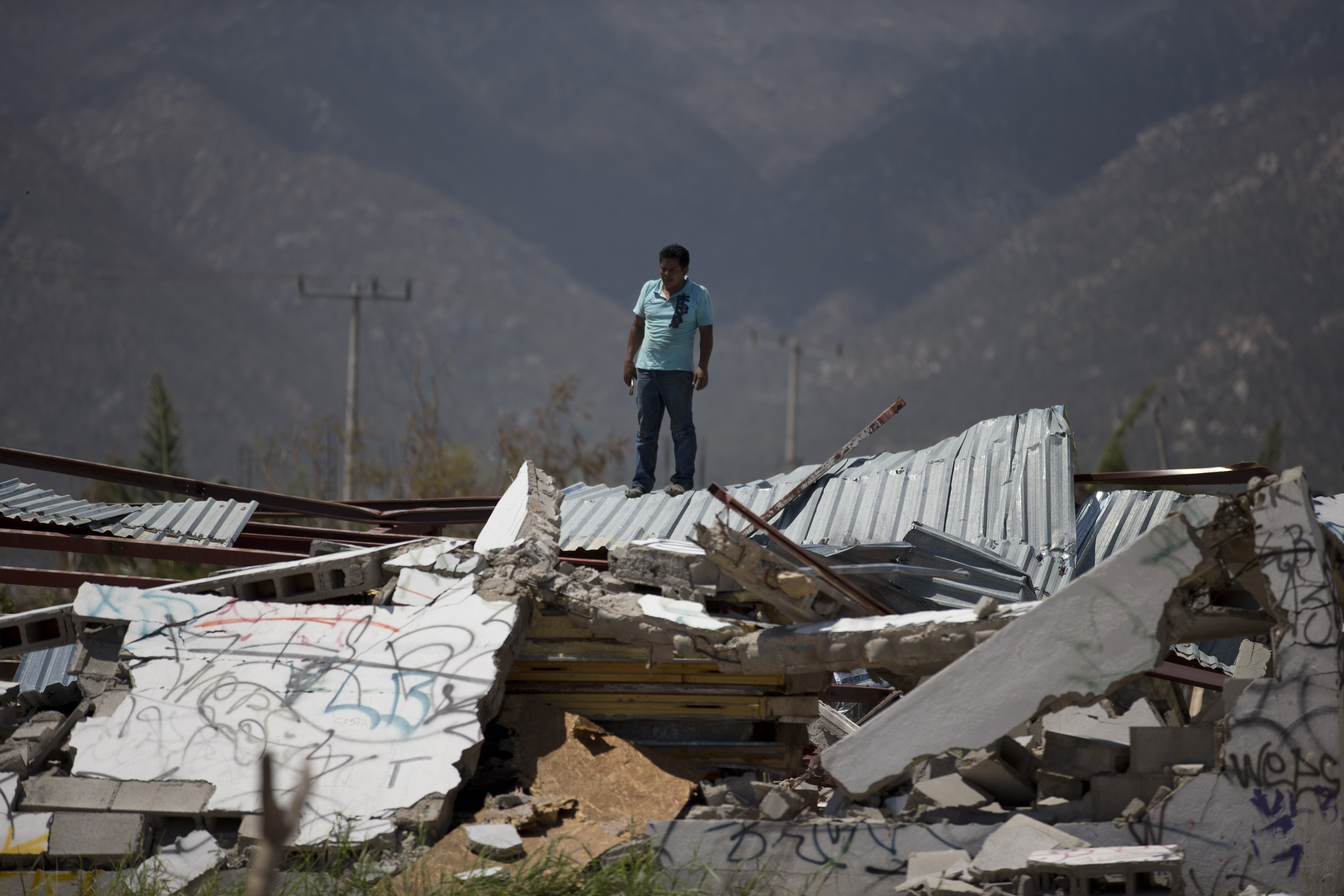 Rain falls on Baja's tip as storm passes to south