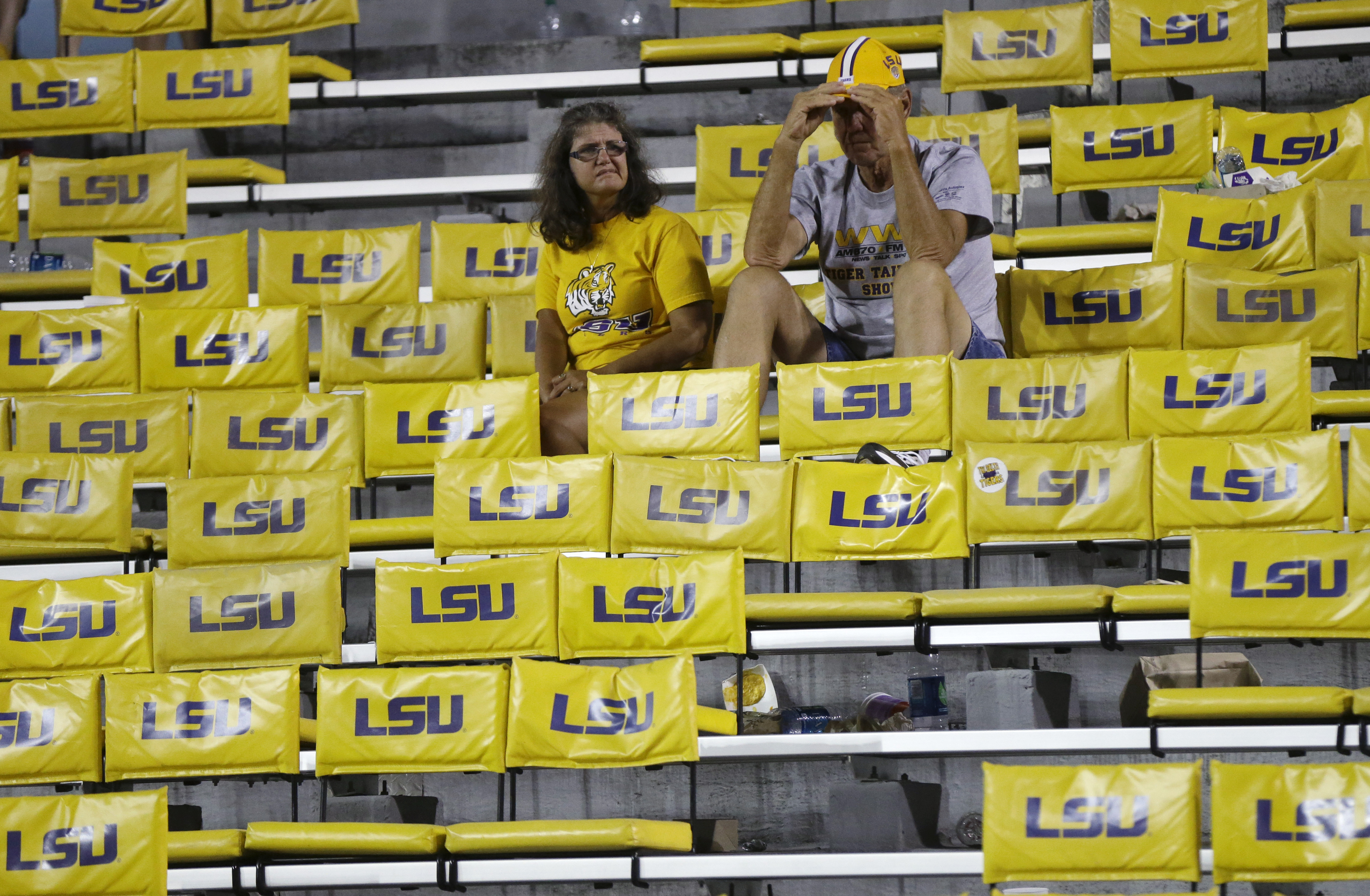 No. 8 LSU stunned by Mississippi St., 34-29