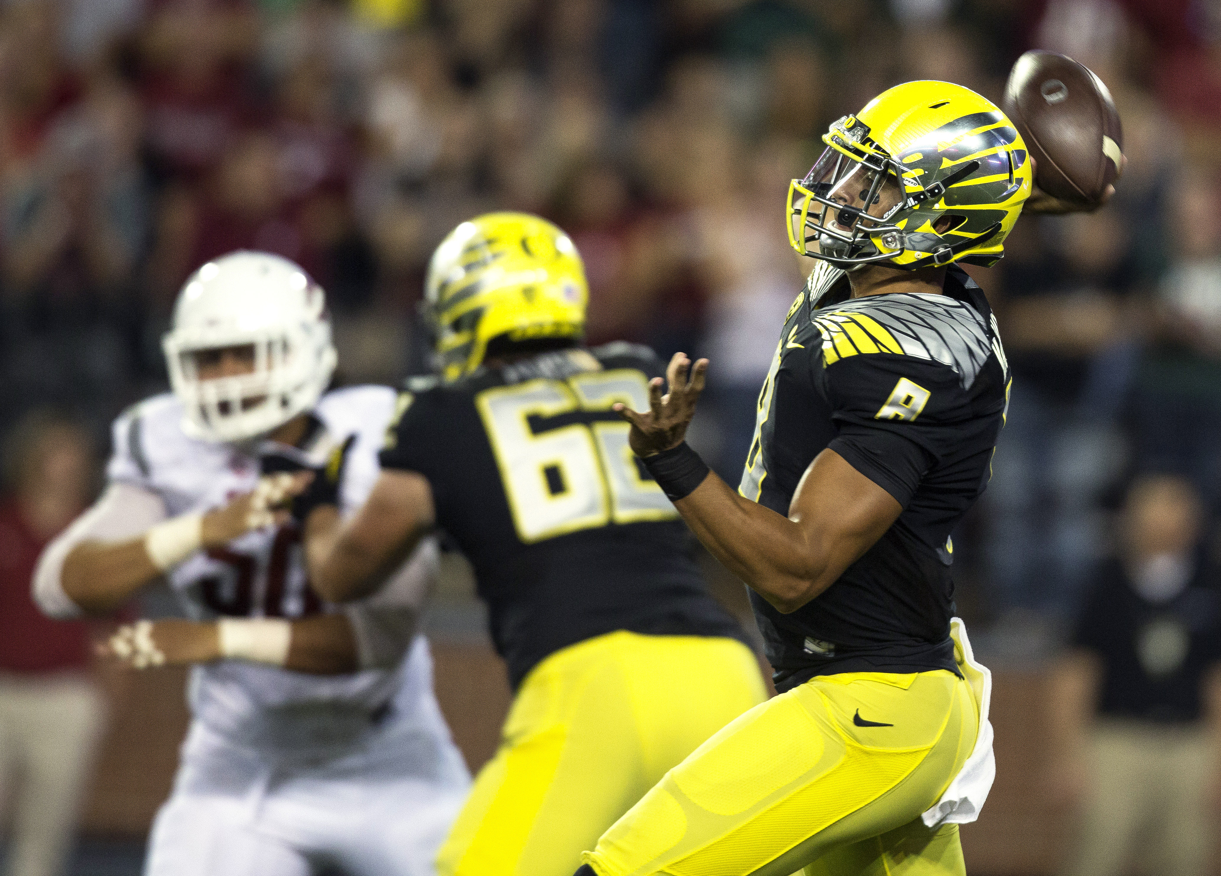 No. 2 Oregon holds off Washington State, 38-31