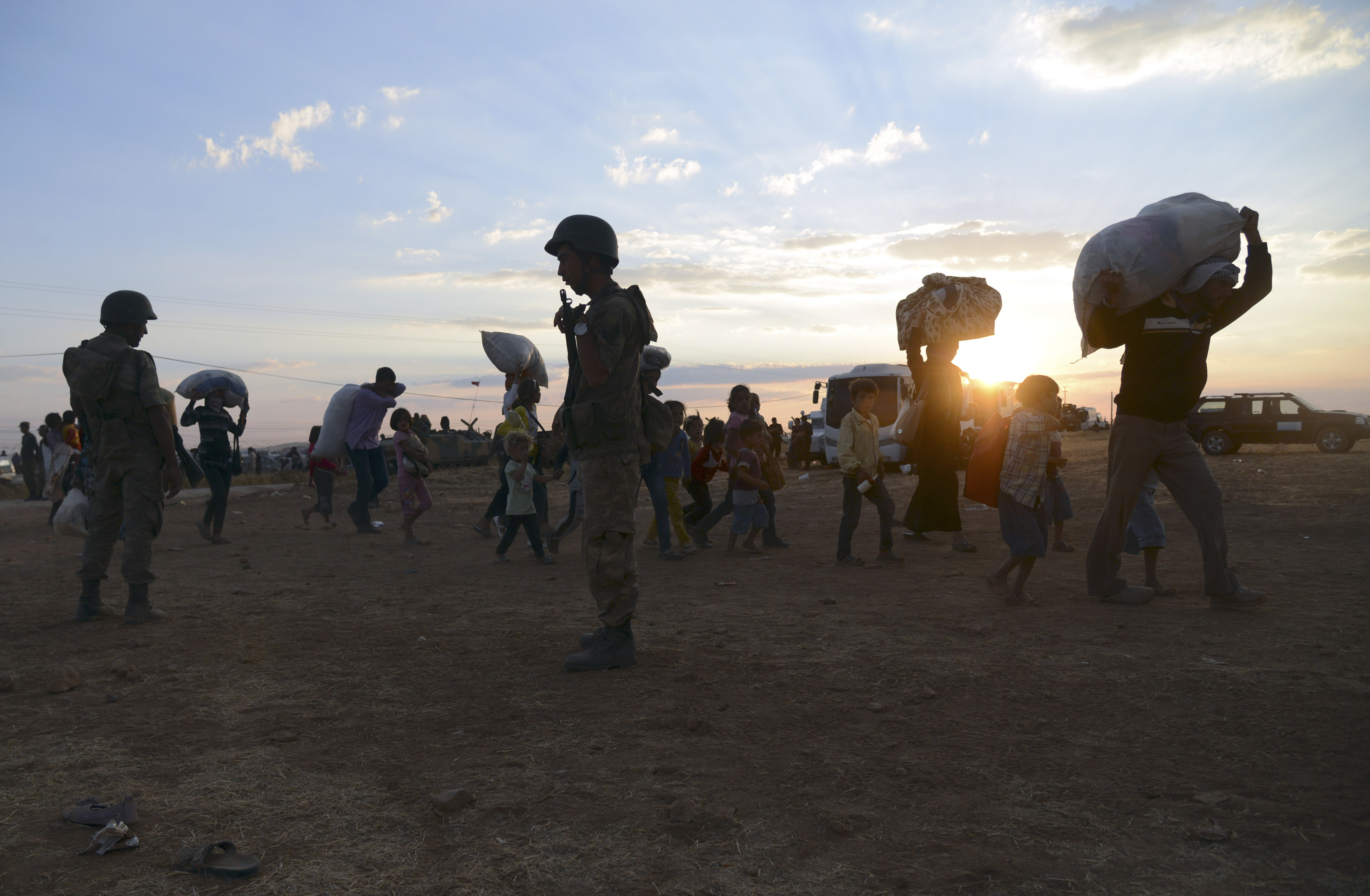 Syria refugee flood to Turkey hits 100,000