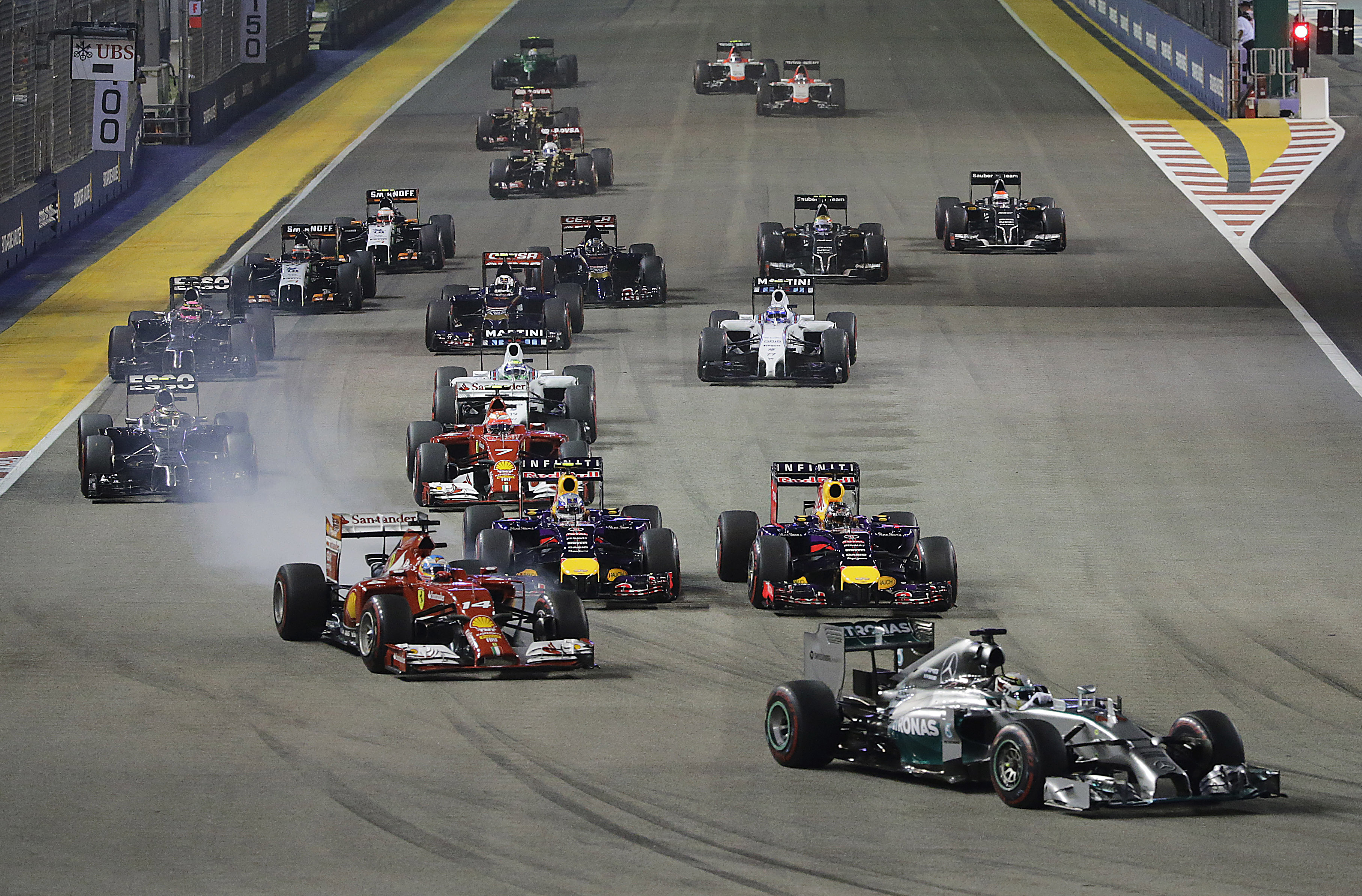 Hamilton wins in Singapore, takes F1 title lead