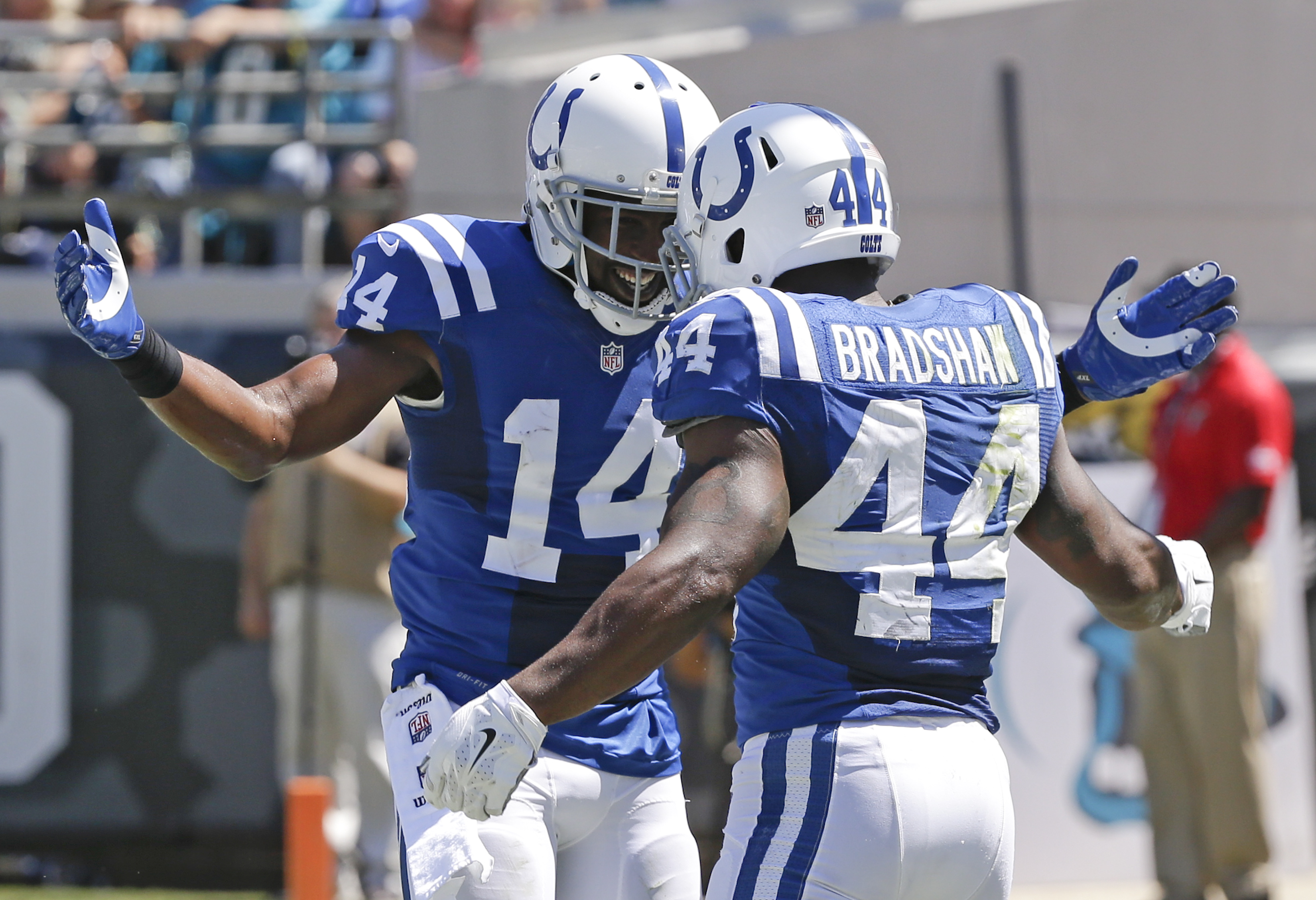 Luck throws 4 TDs, Colts rout Jaguars 44-17