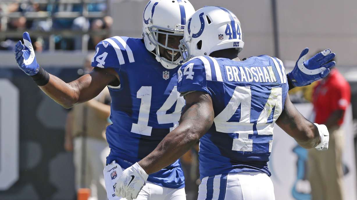 Luck throws 4 TDs, Colts rout Jaguars 44-17