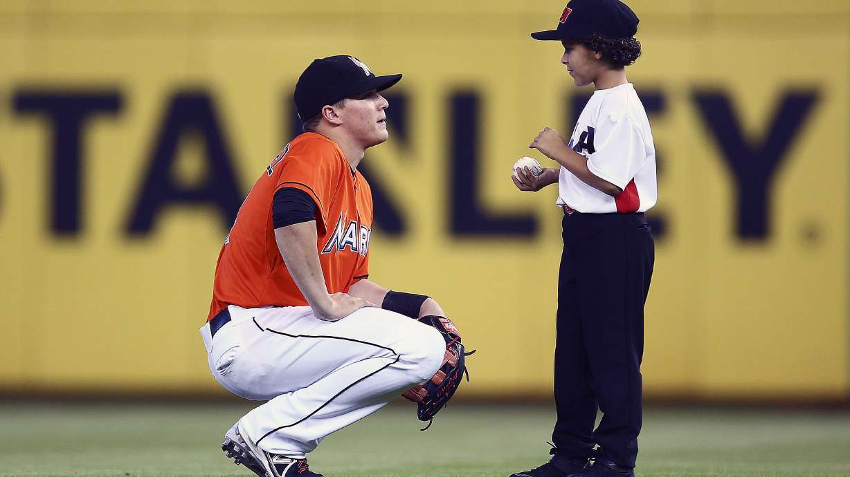 Strasburg leads Nats to 4-game sweep of Marlins
