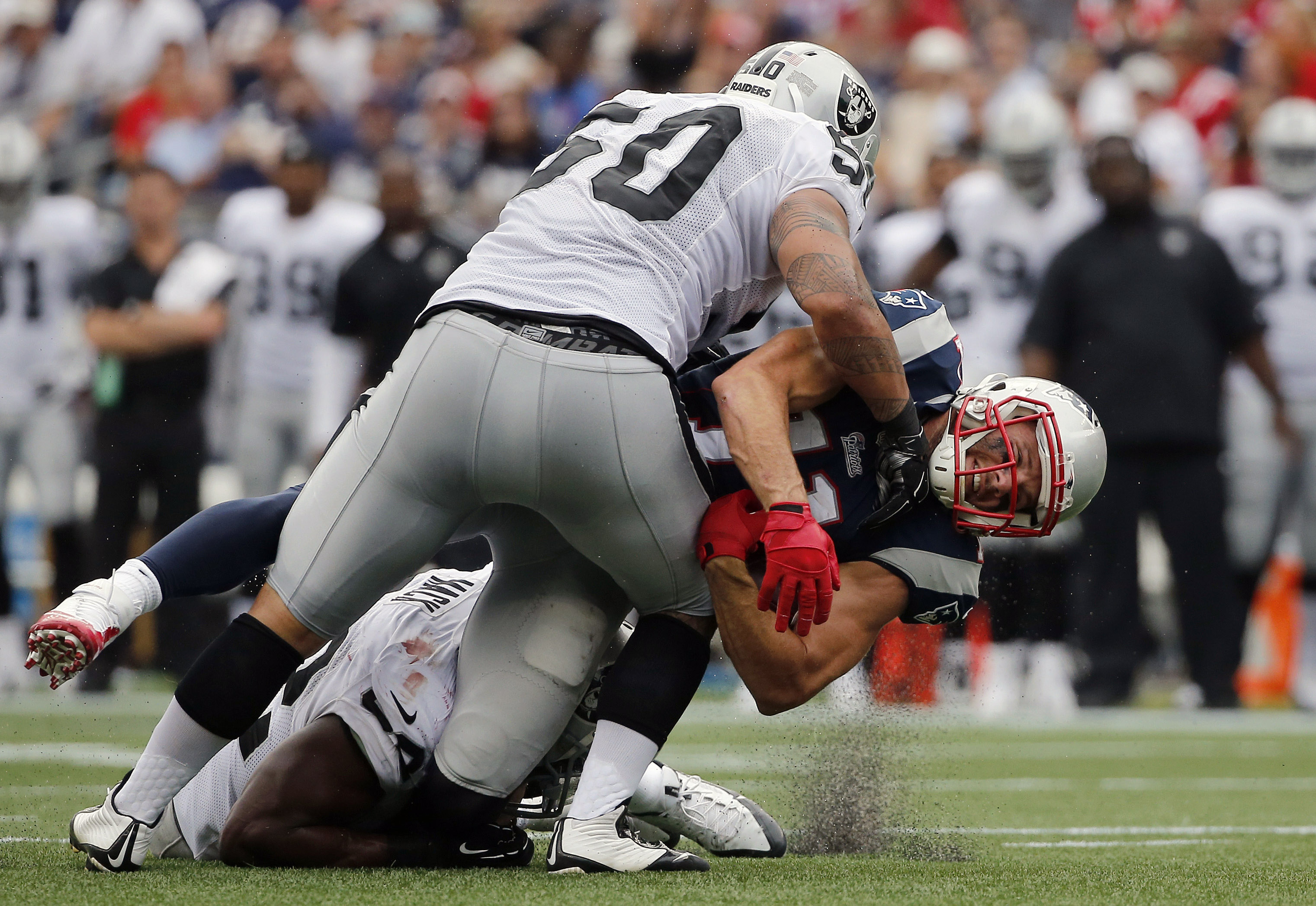 Penalty nixes Raiders rally, Patriots win 16-9
