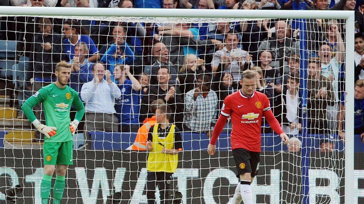 Barca cruise; Chelsea held while United fall apart