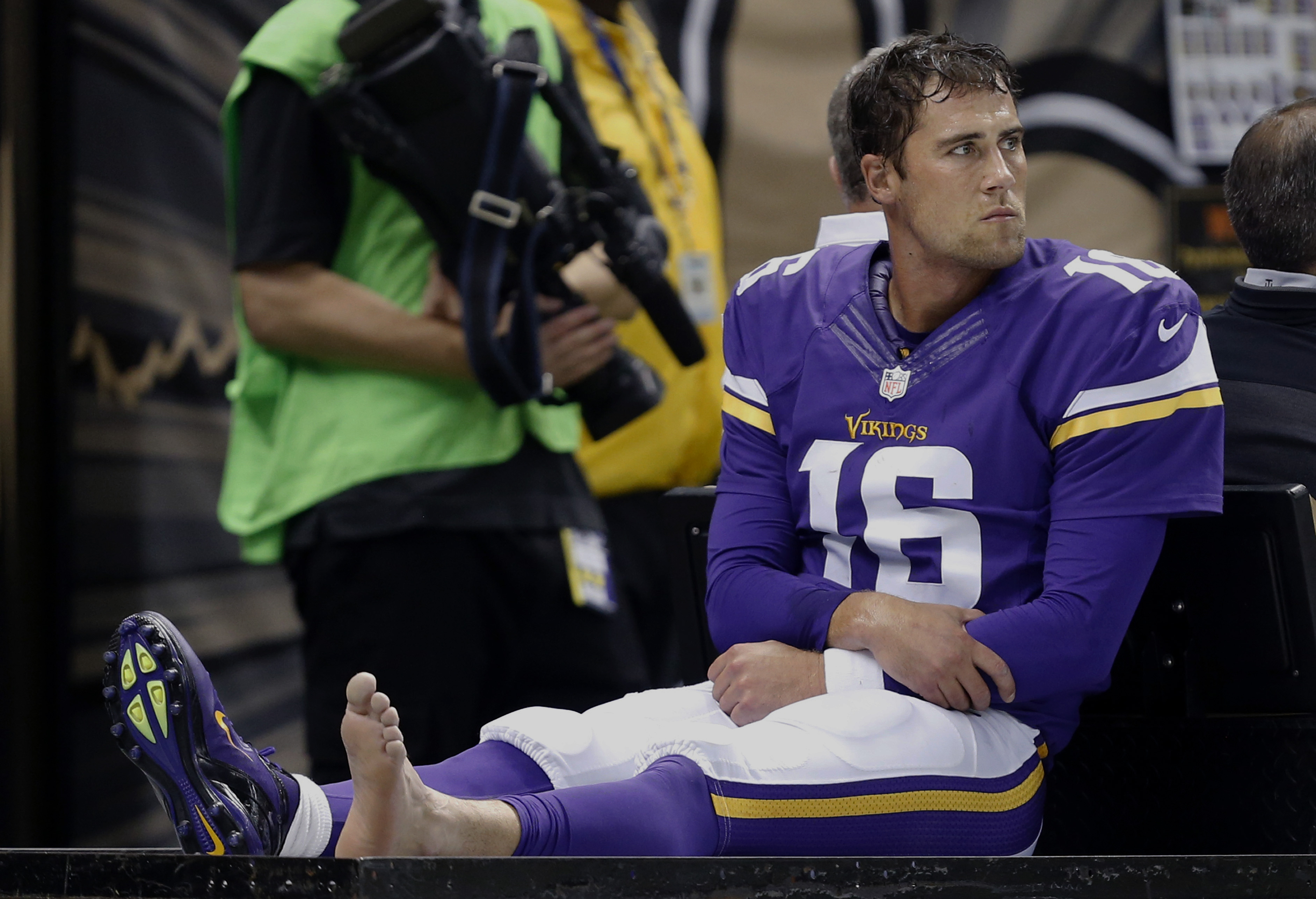 Vikings lose Cassel and game in New Orleans 20-9