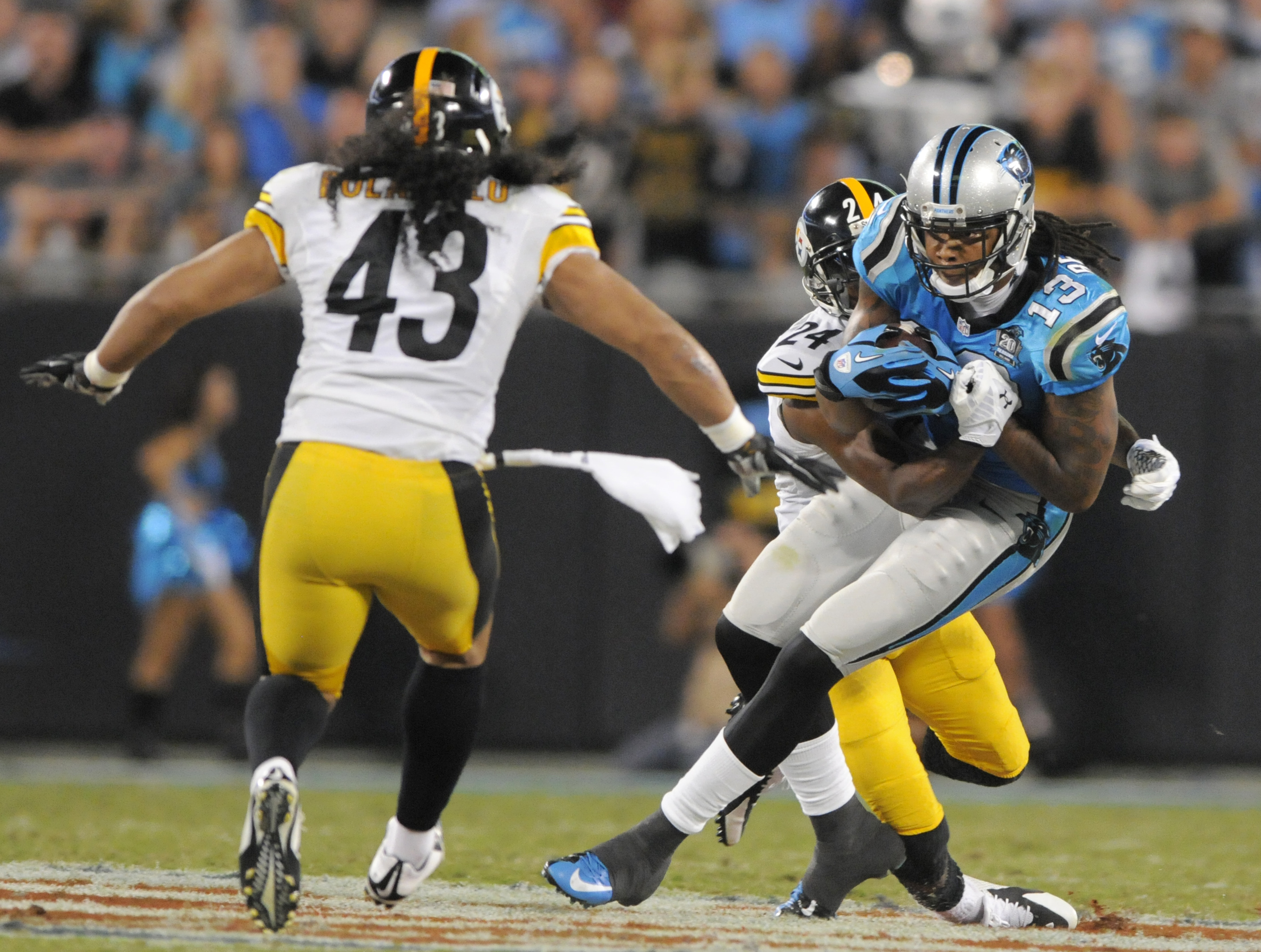 Steelers Taylor breaks arm in win over Panthers