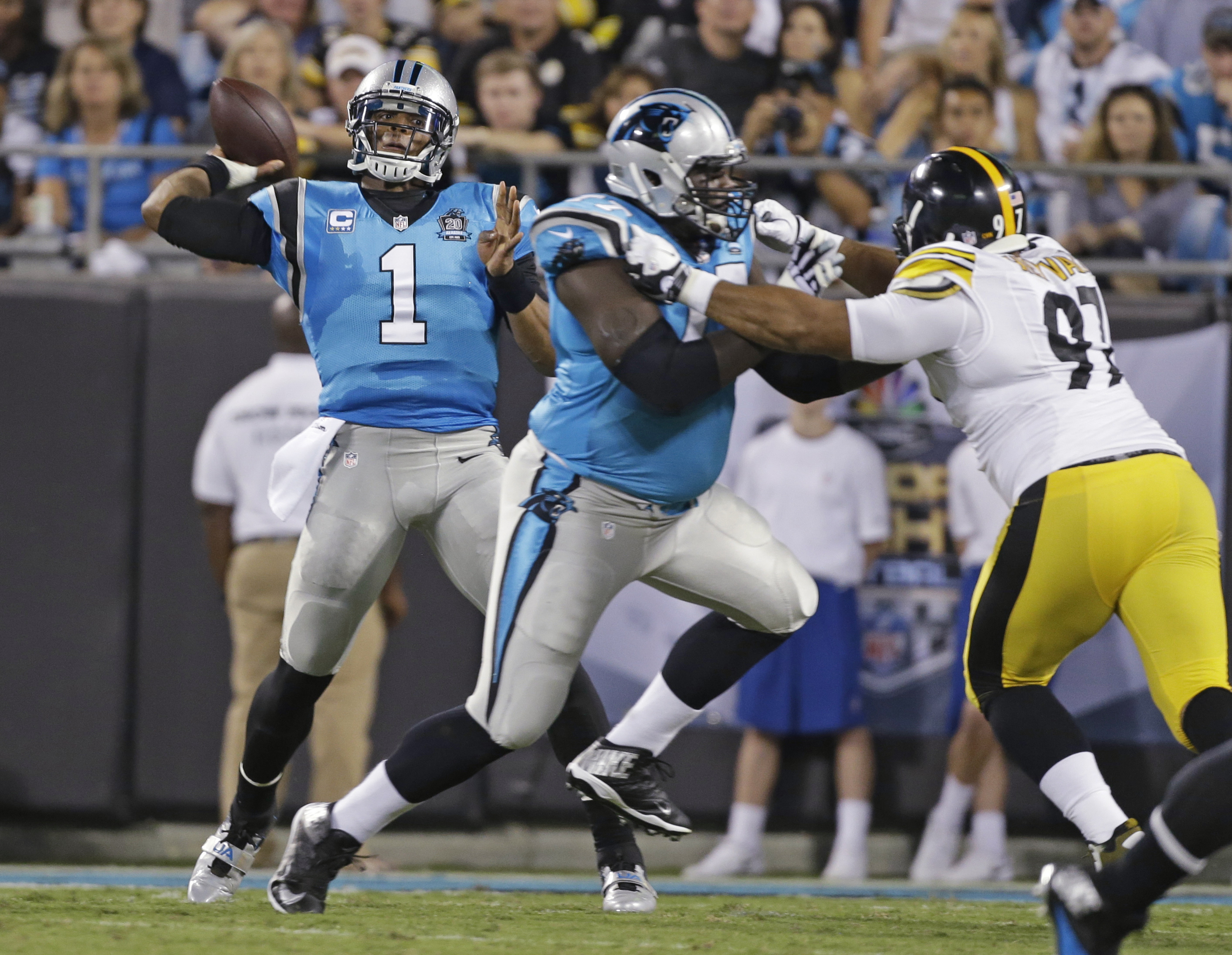 Roethlisberger, Steelers top Panthers 37-19