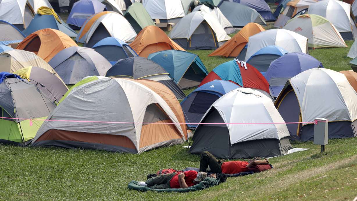 California wildfire crews brace for weather shift