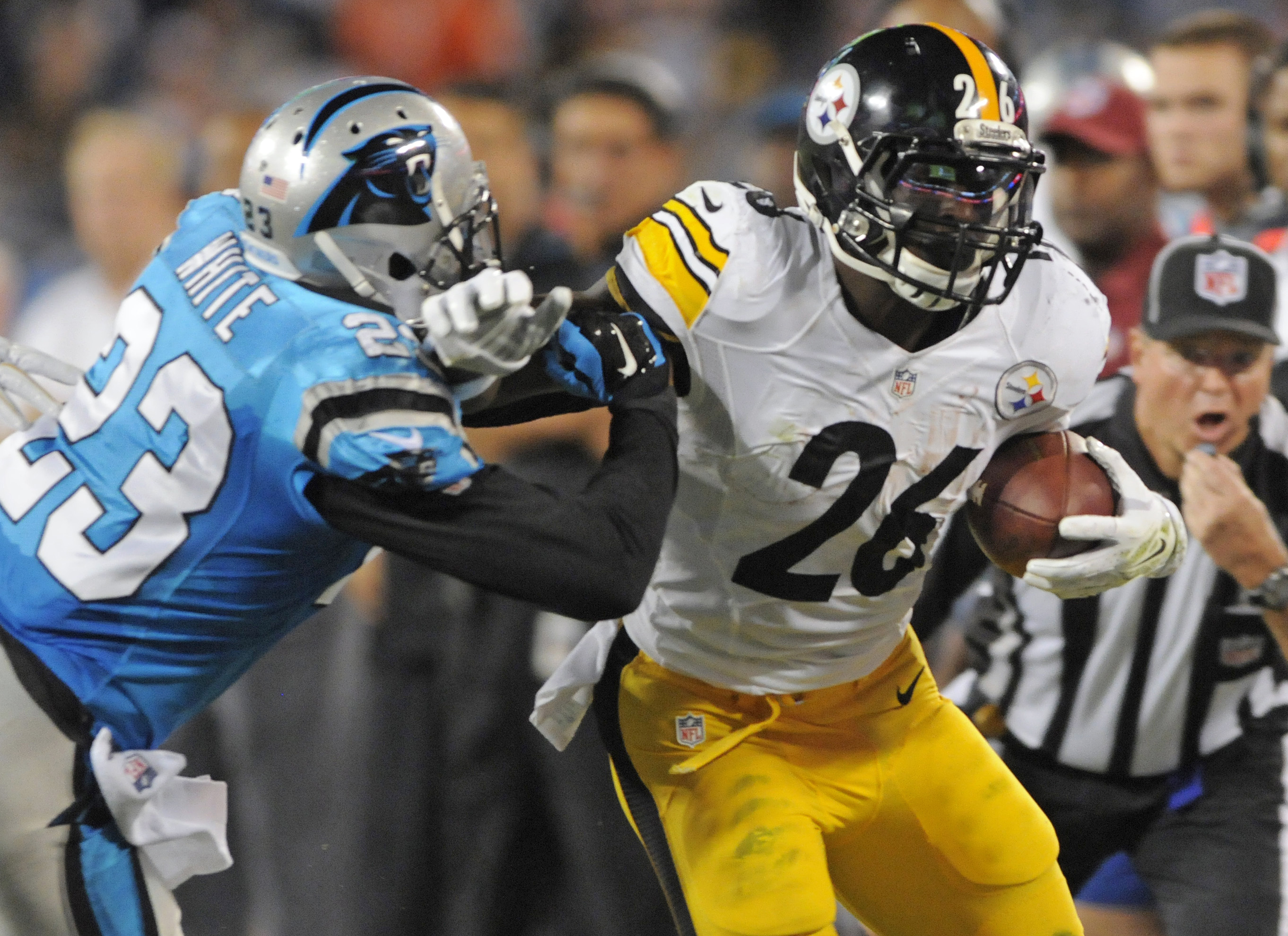 Bell, Blount carry Steelers past Panthers 37-19