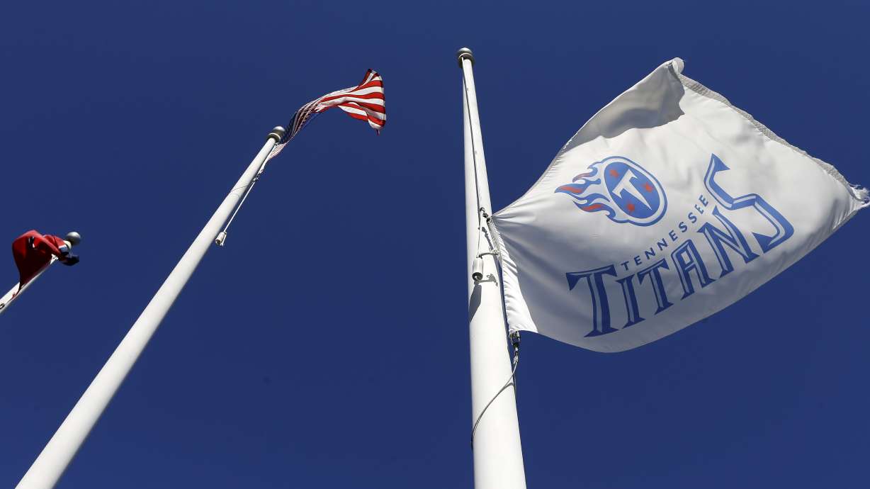 Titans struggling in 2-game skid with Locker hurt