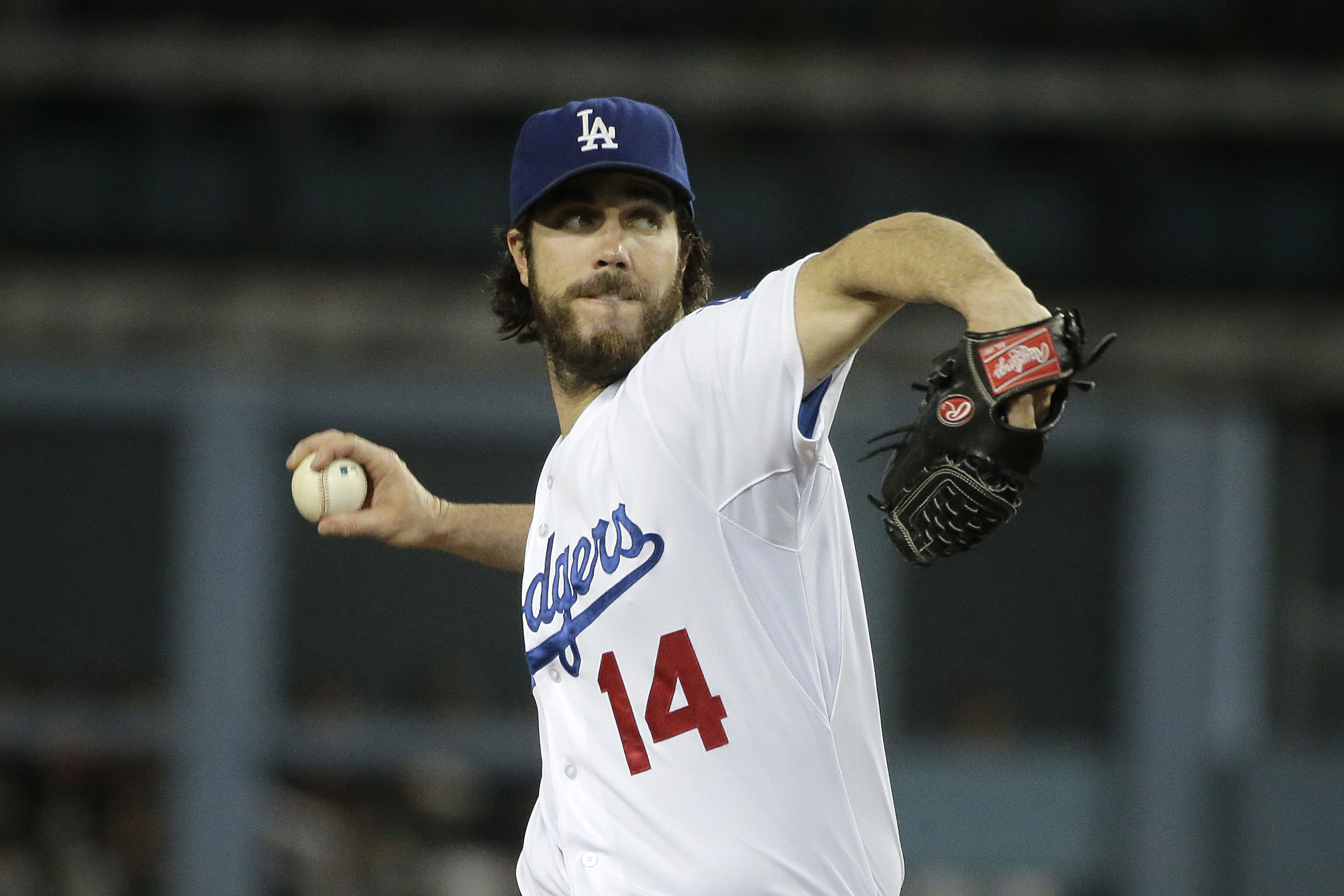 Giants get closer, beat Dodgers 5-2 in 13 innings