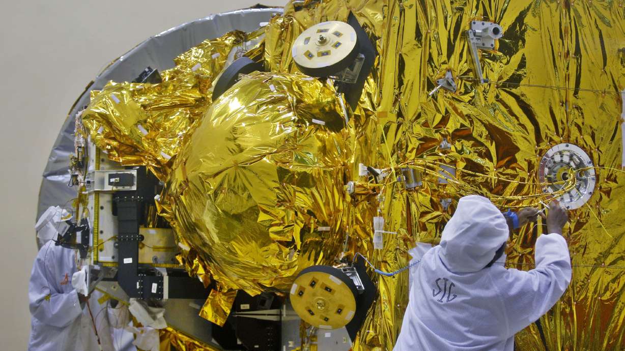 India successfully puts spacecraft in Mars' orbit