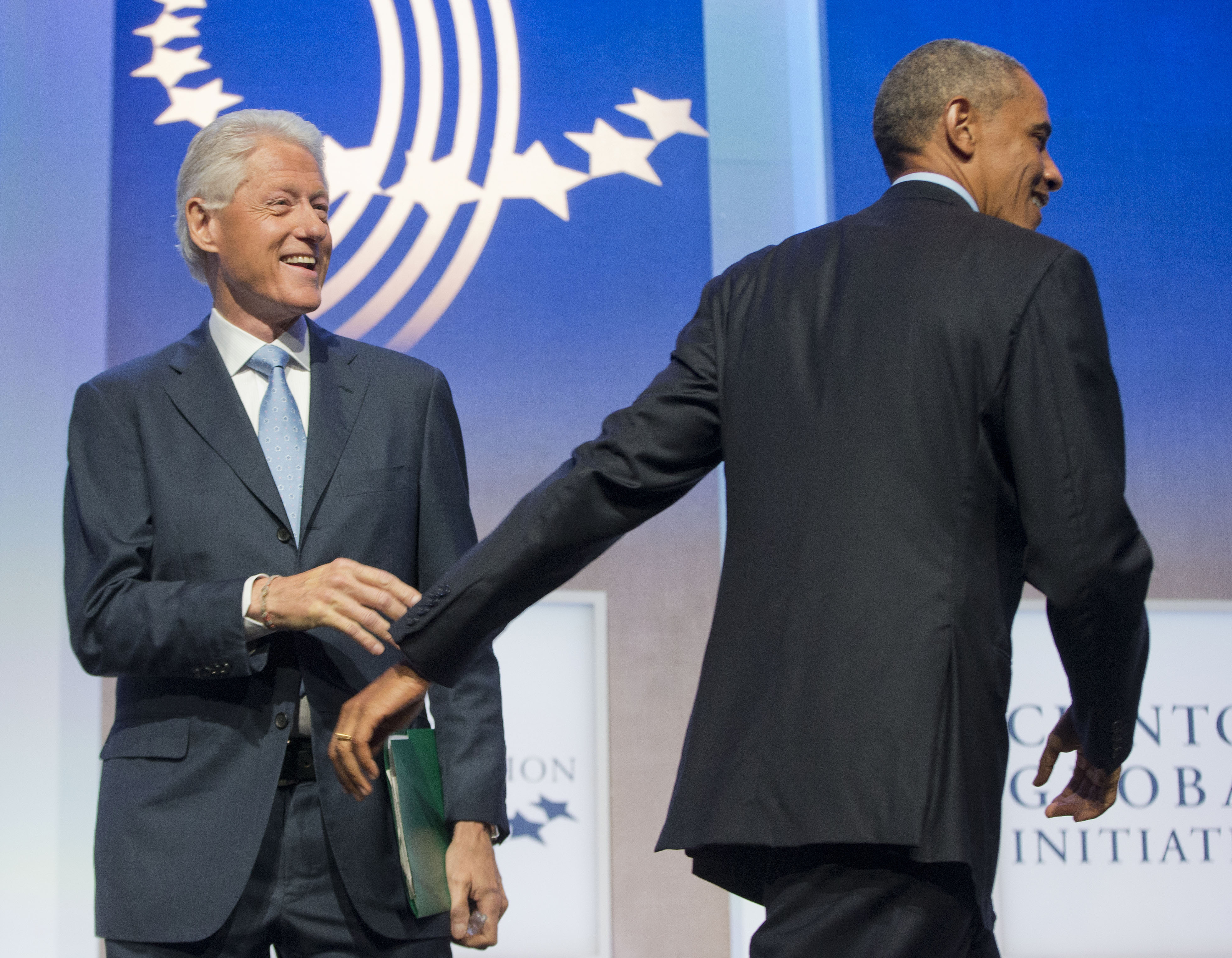 At Clinton confab, Obama praises role of citizens