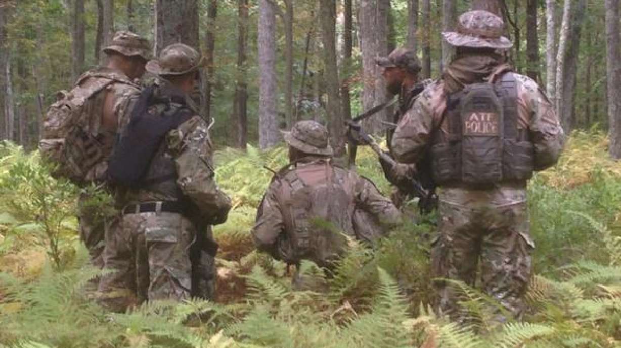 Pennsylvania schools reopen as hunt for Eric Frein enters 11th day