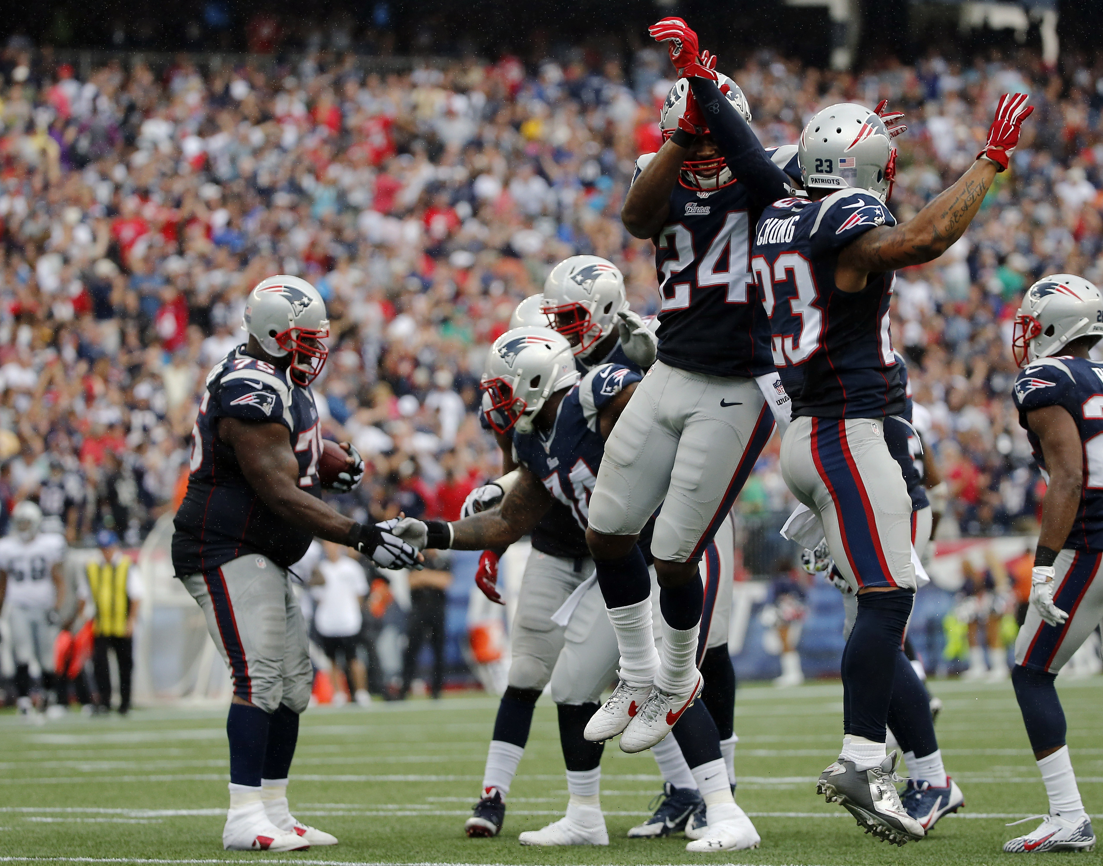 With offense off, Patriots D steps up