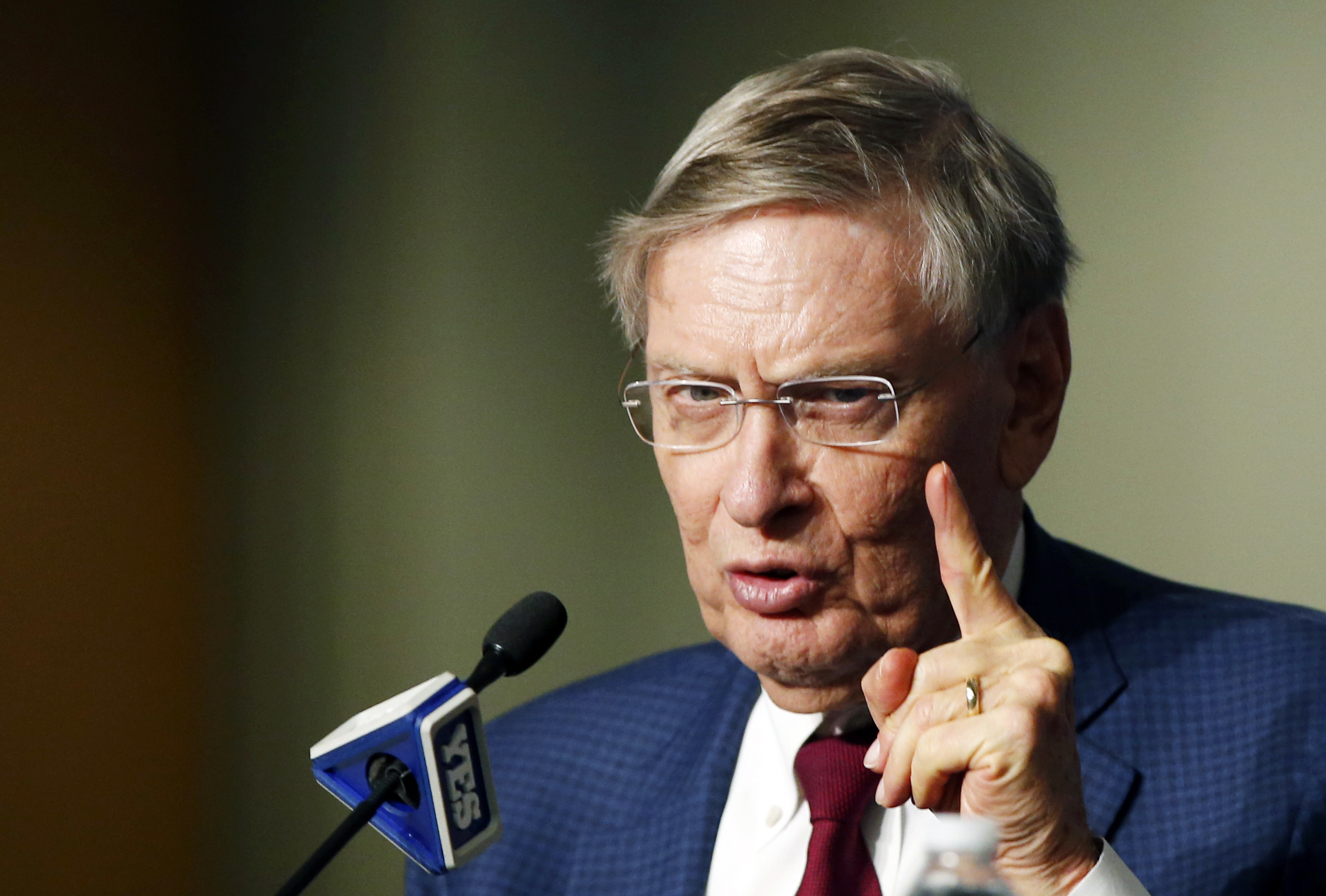 MLB meets with groups on domestic violence policy