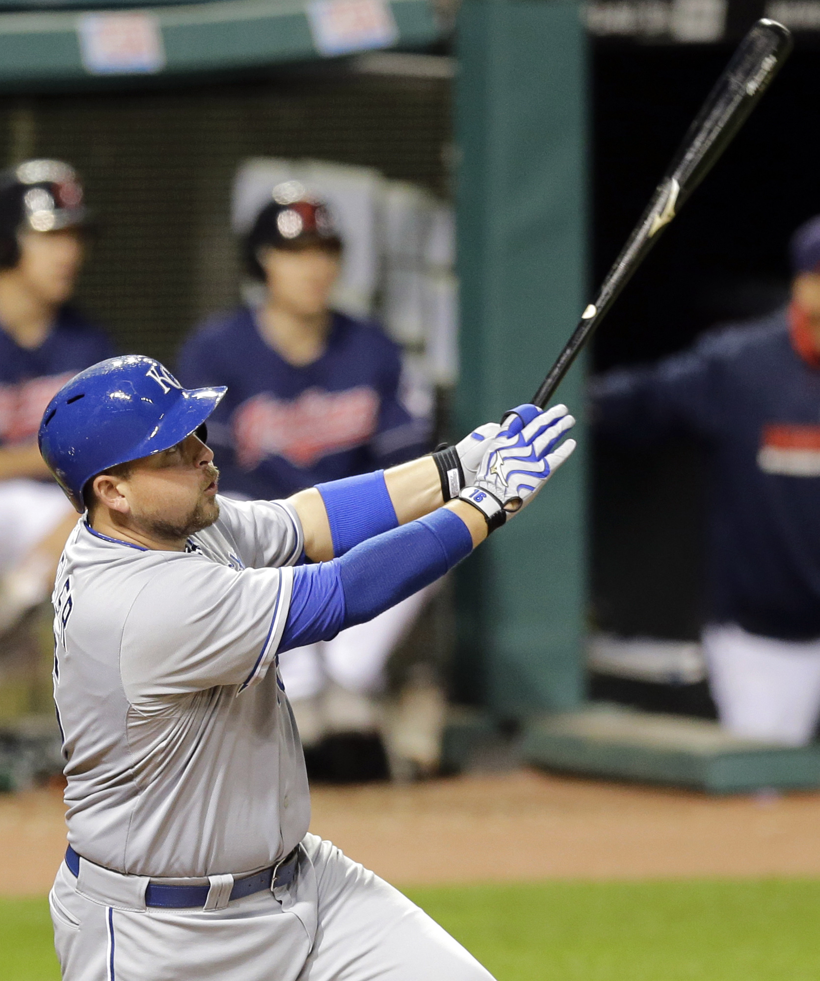 Royals roll on, beat Indians 7-1
