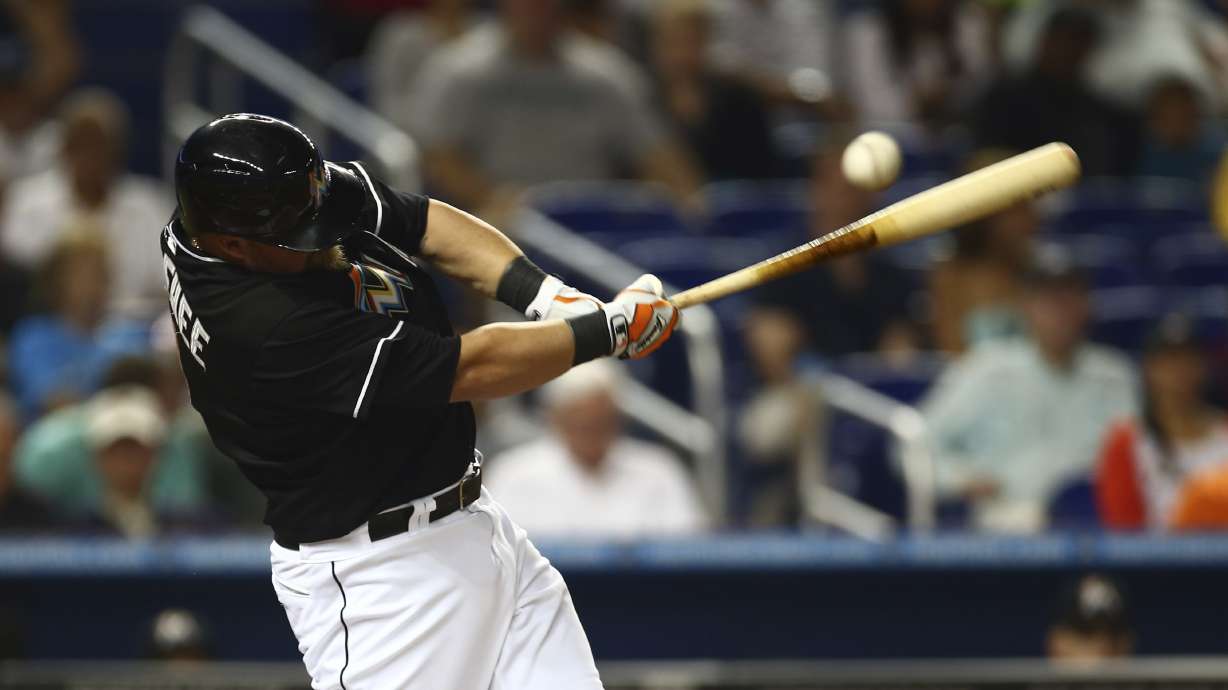 Hamels sharp again in 2-0 loss to Marlins, Alvarez