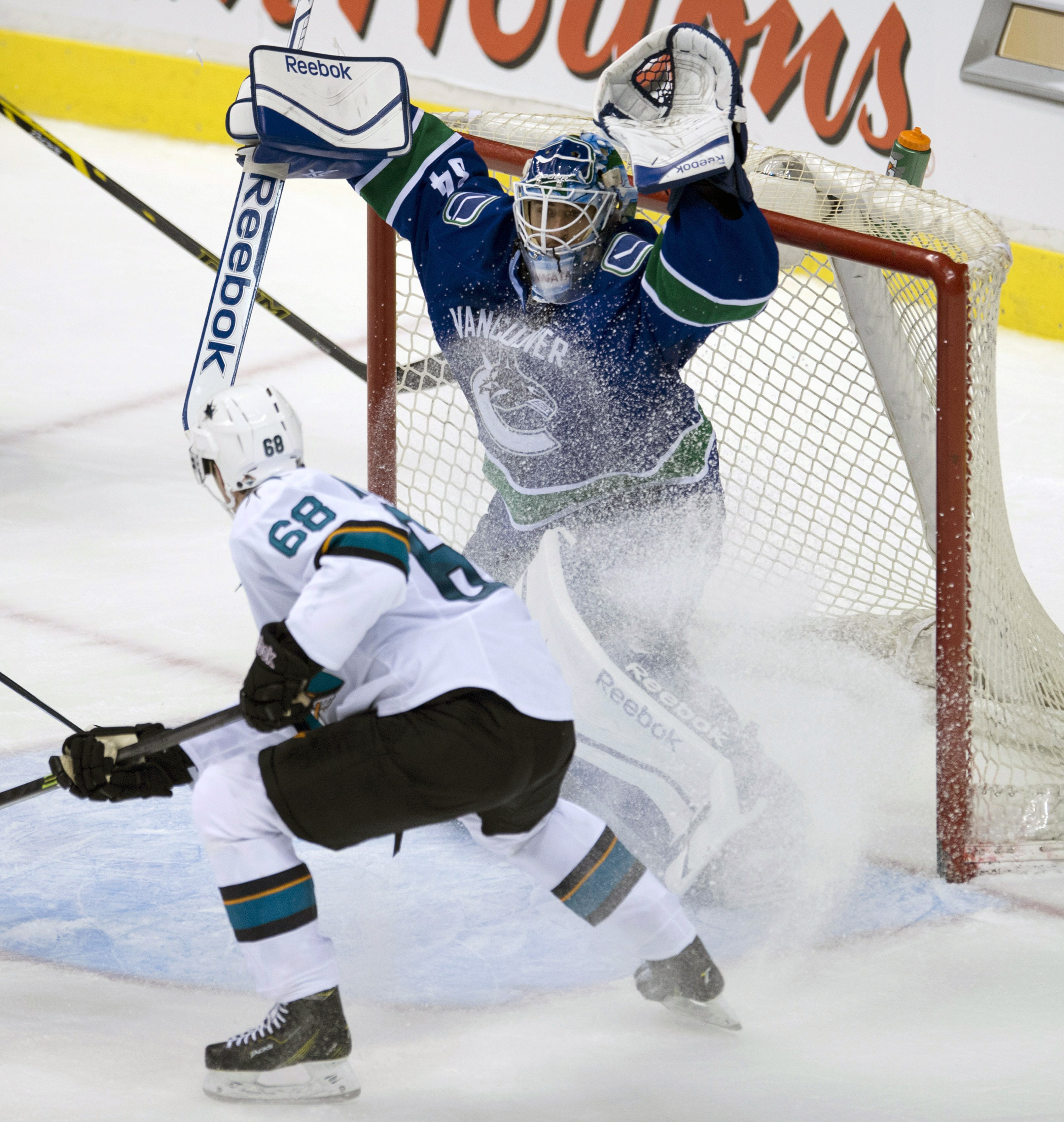 Horvat nets winner as Canucks top Sharks 4-2