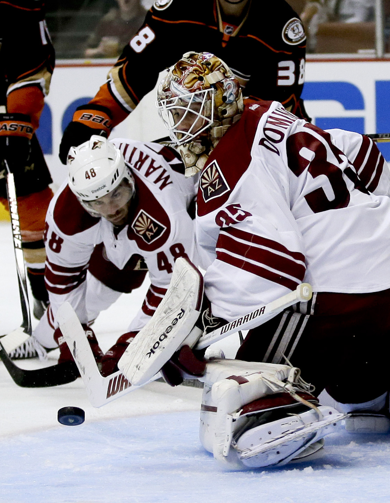 Domingue dominates Ducks in Coyotes' 4-0 win