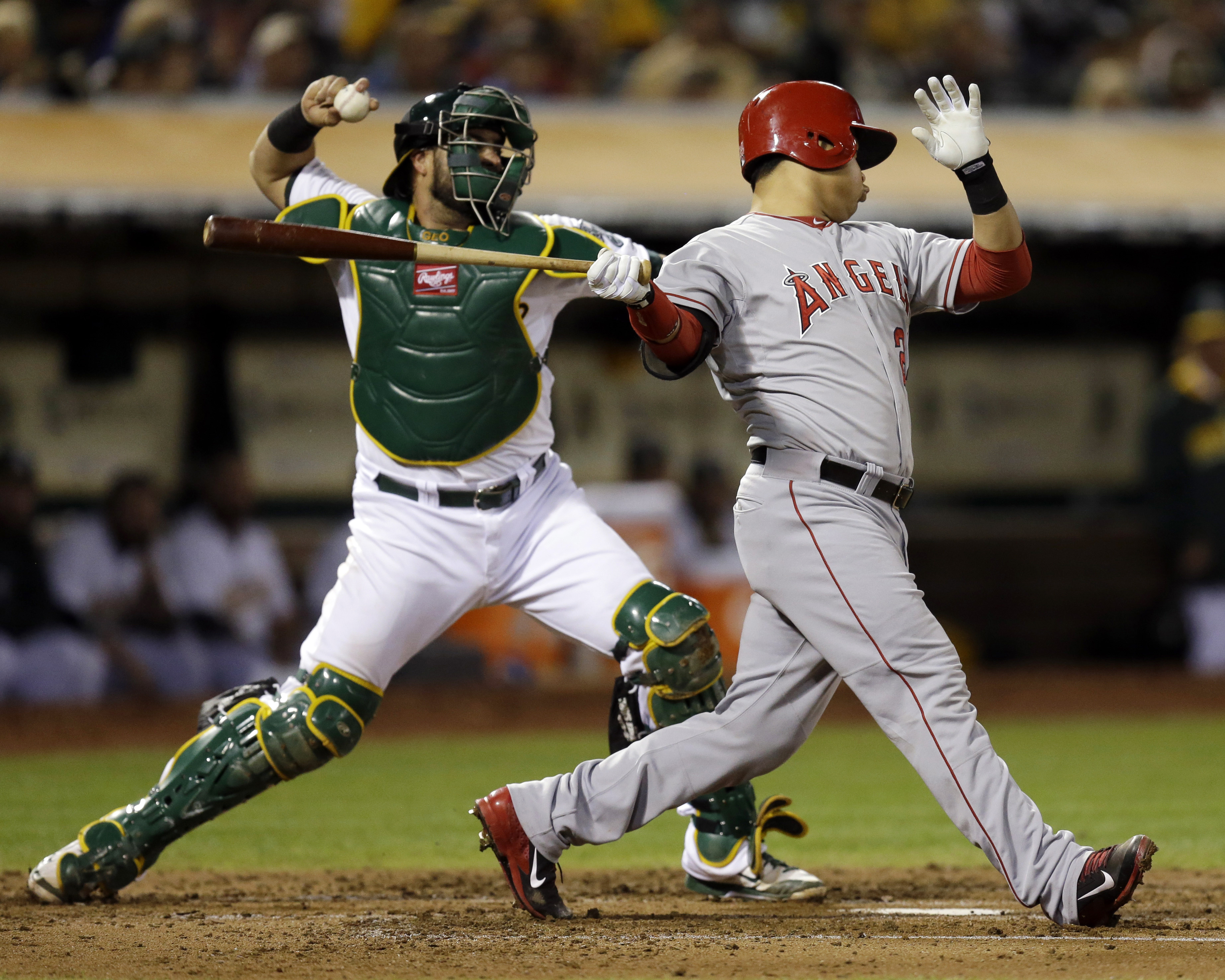Angels beat A's to drop Oakland into wild-card tie