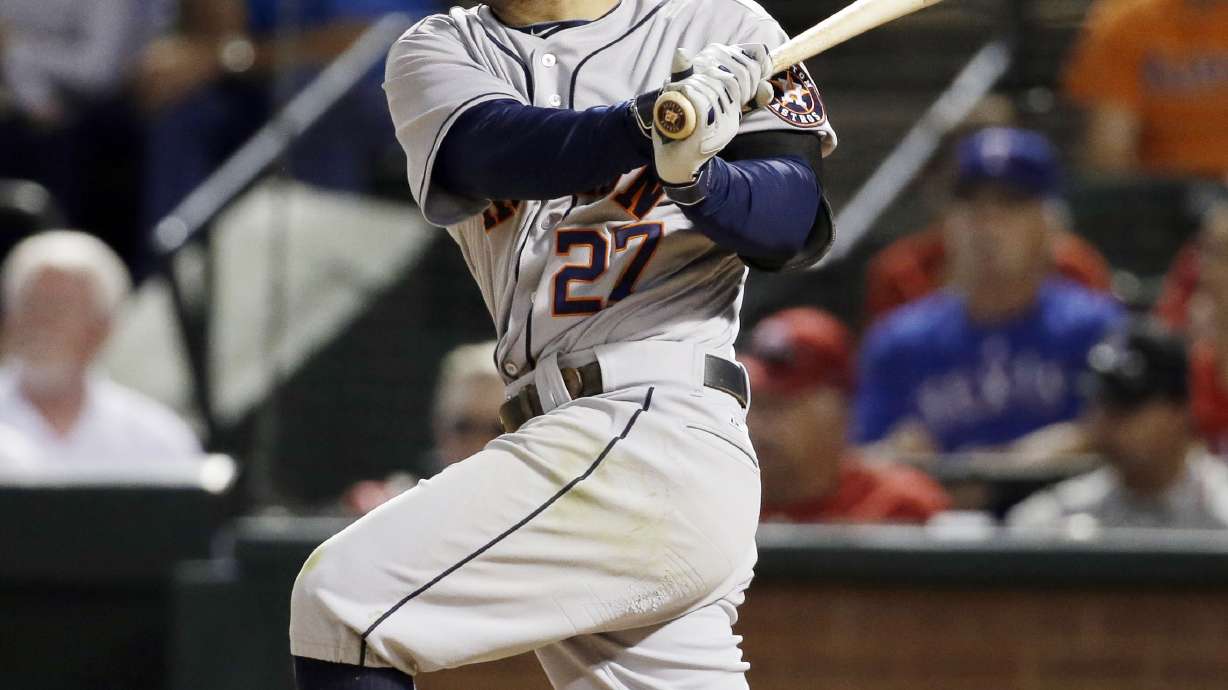 Astros' rally falls short against Rangers, 2-1