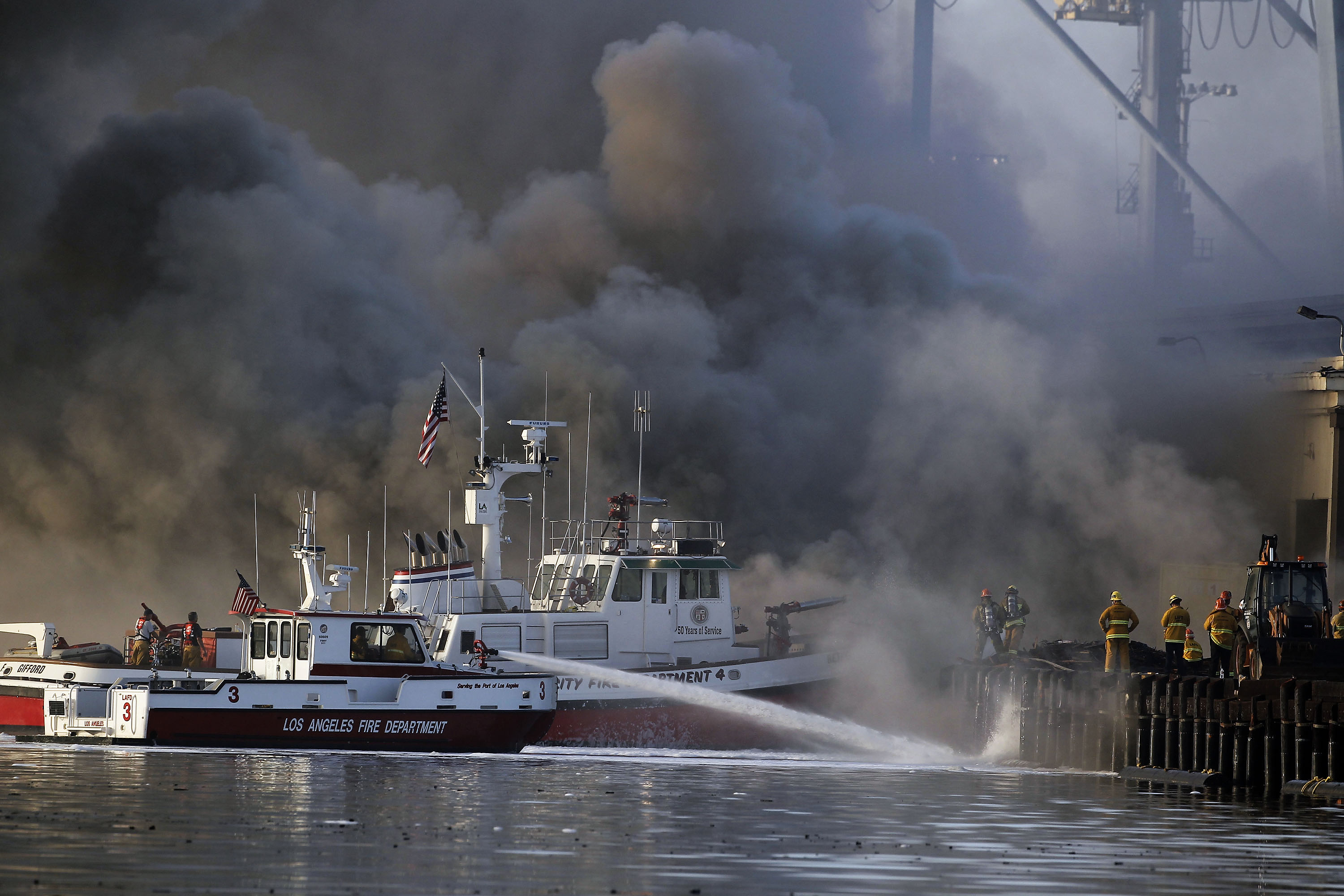 Fire at Los Angeles seaport extinguished