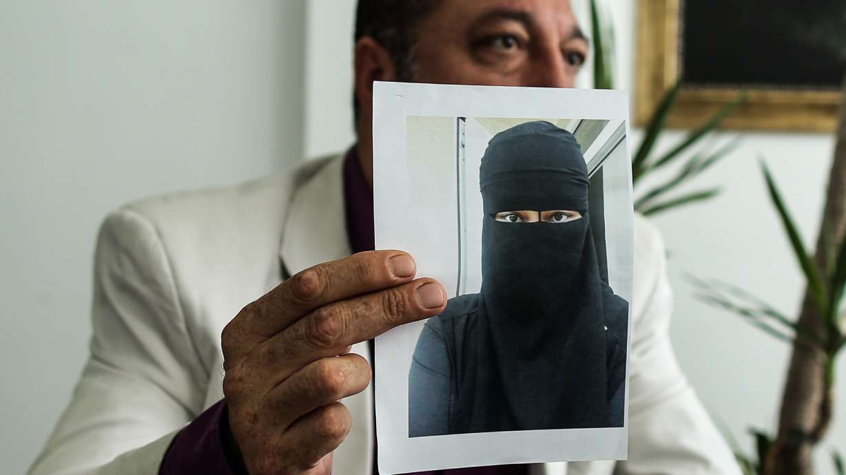 Turks leave for "family-friendly" IS group