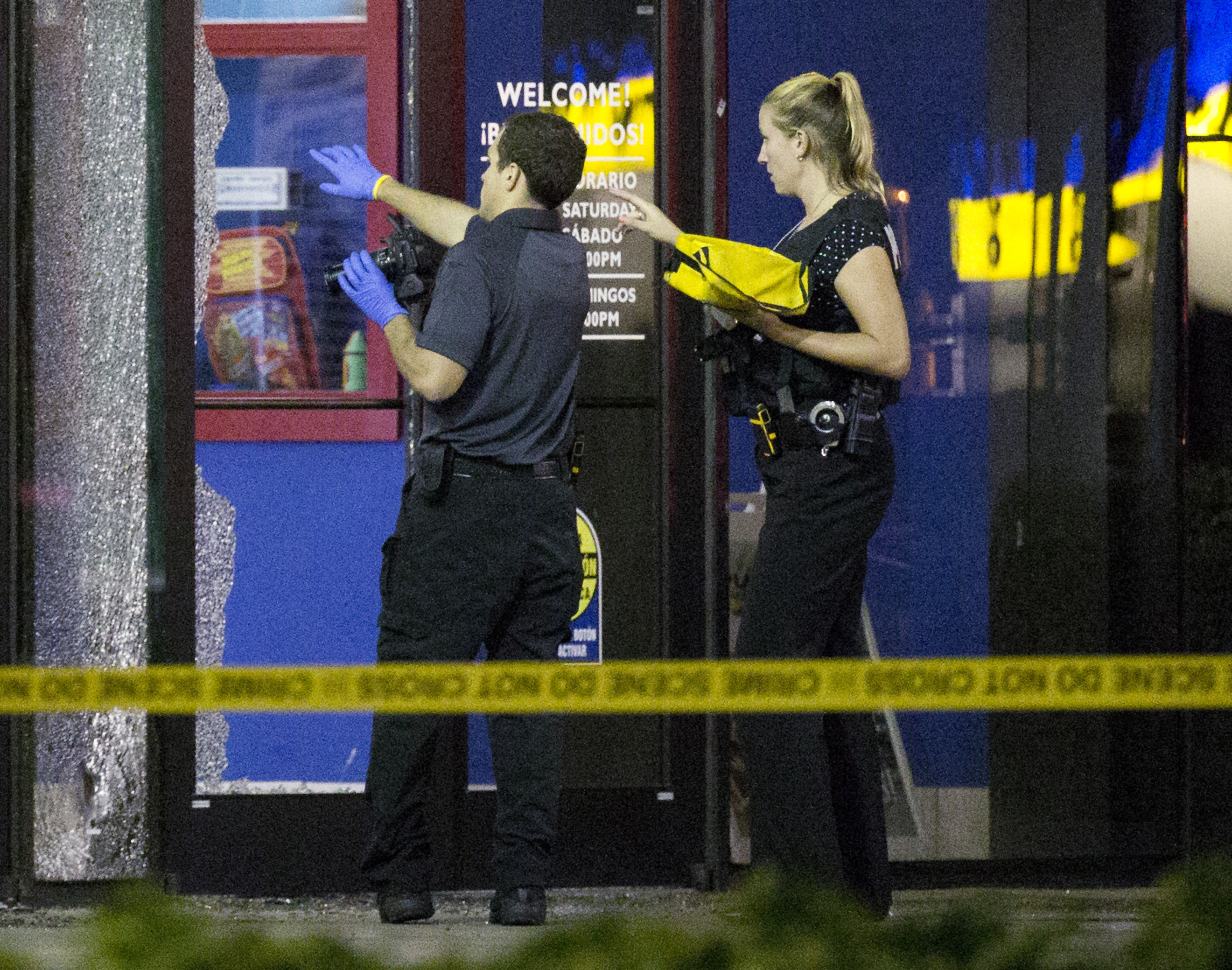 2 wounded in mall shooting; 2 dead in car crash