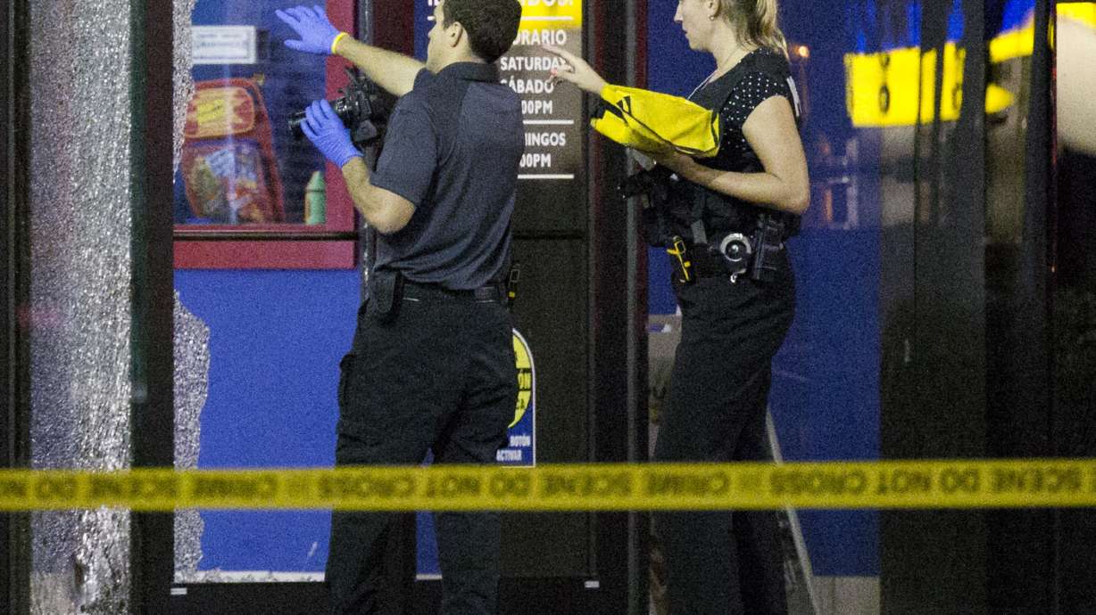 2 wounded in mall shooting; 2 dead in car crash