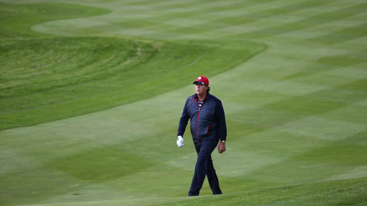 Mickelson pokes fun at McIlroy lawsuit