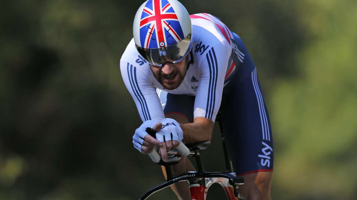 Bradley Wiggins wins world road time trial, Spain