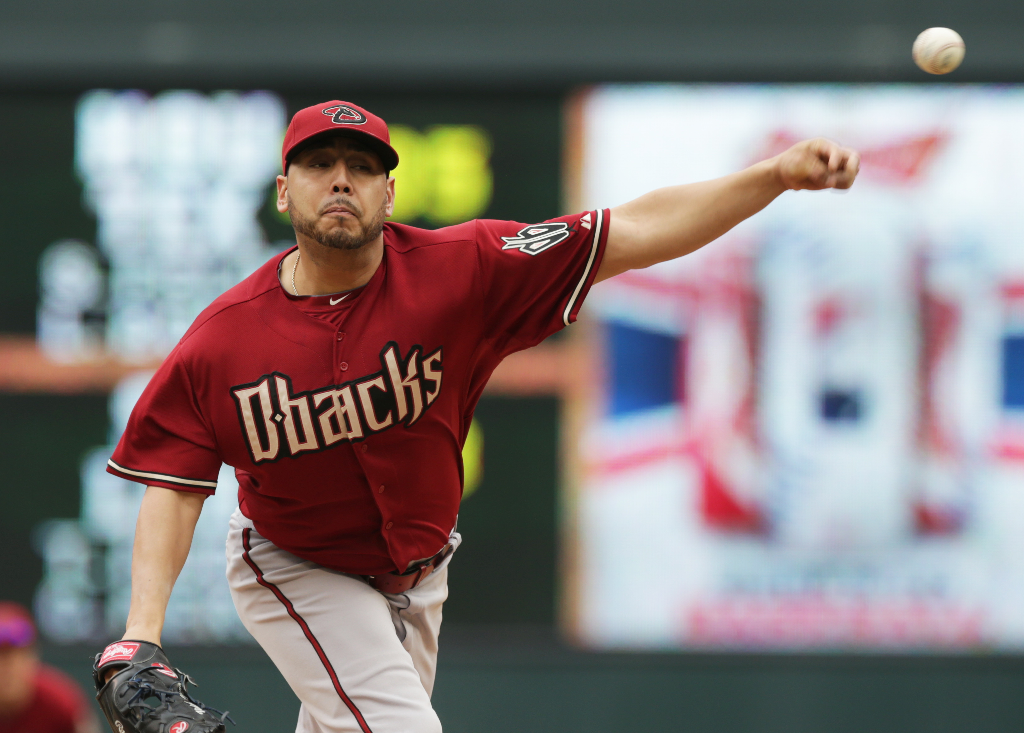 Nuno stays winless with Arizona in loss to Twins