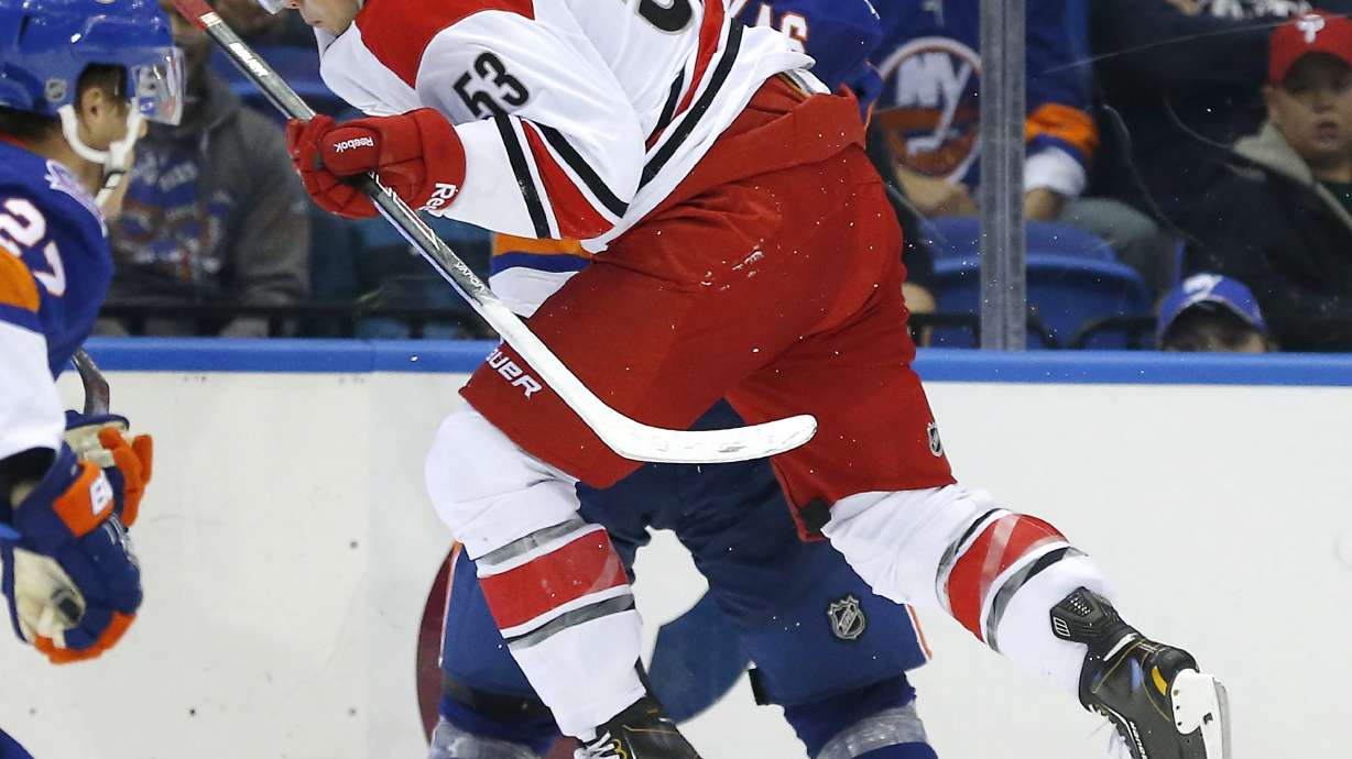 Hurricanes beat Islanders 4-2