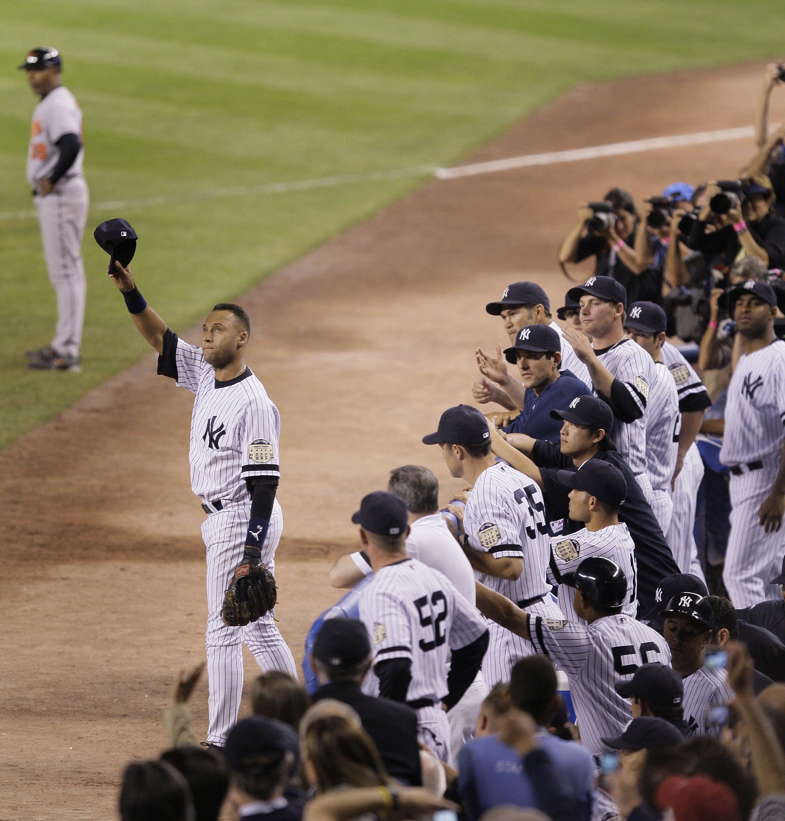 The Final Farewell: Ovation builds for Jeter