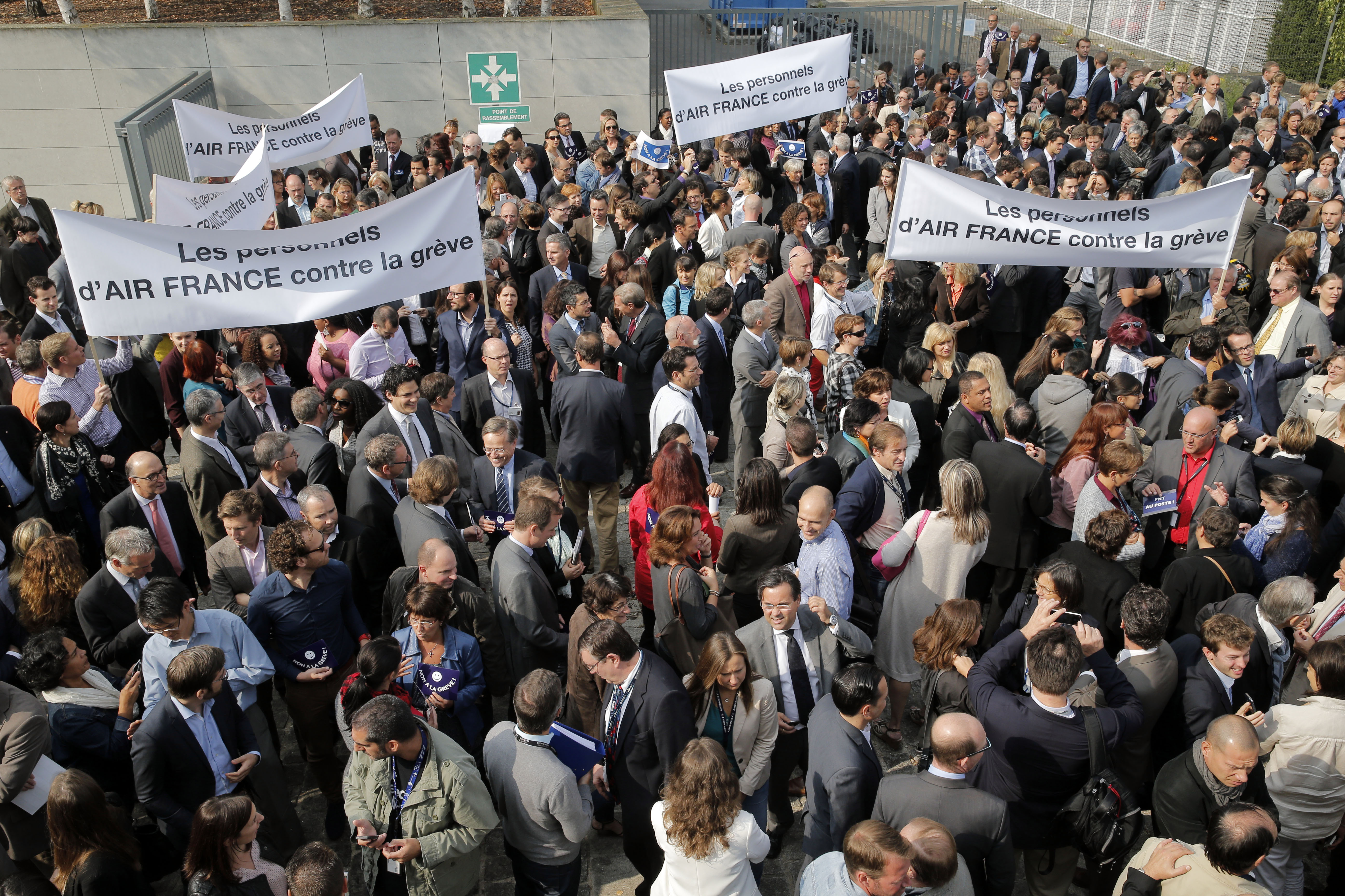 Pilots, Air France negotiating way to end strike