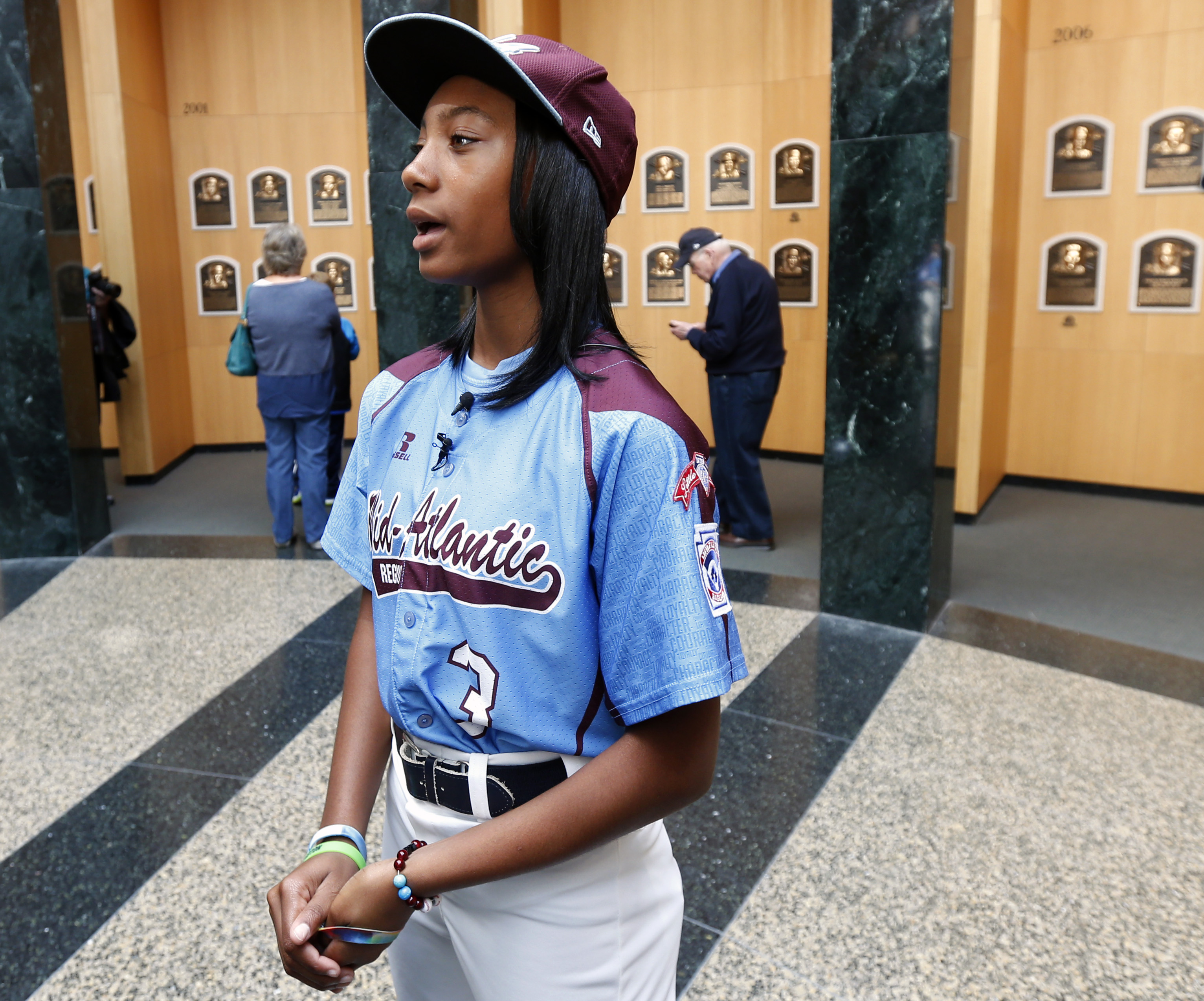 Mo'ne Davis donates LLWS jersey to Hall of Fame